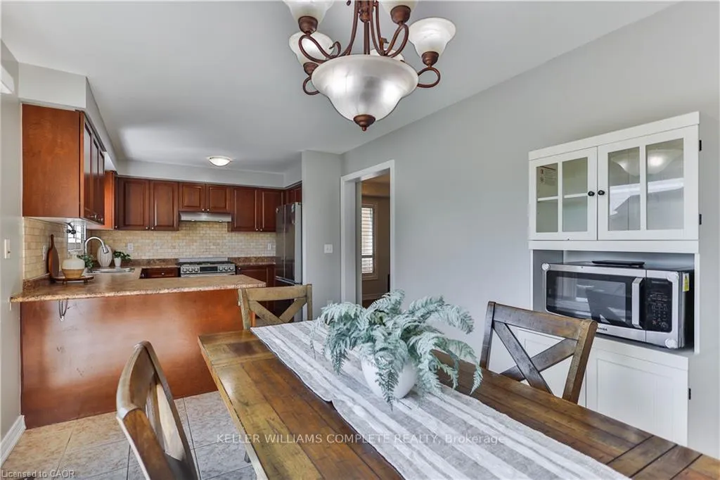 Photo 17 of 151 Spring Creek Drive, Hamilton, Waterdown — HOMEH