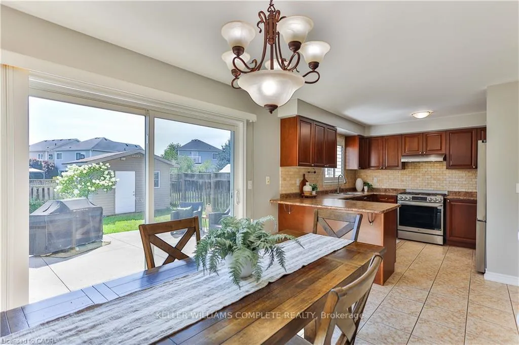 Photo 18 of 151 Spring Creek Drive, Hamilton, Waterdown — HOMEH