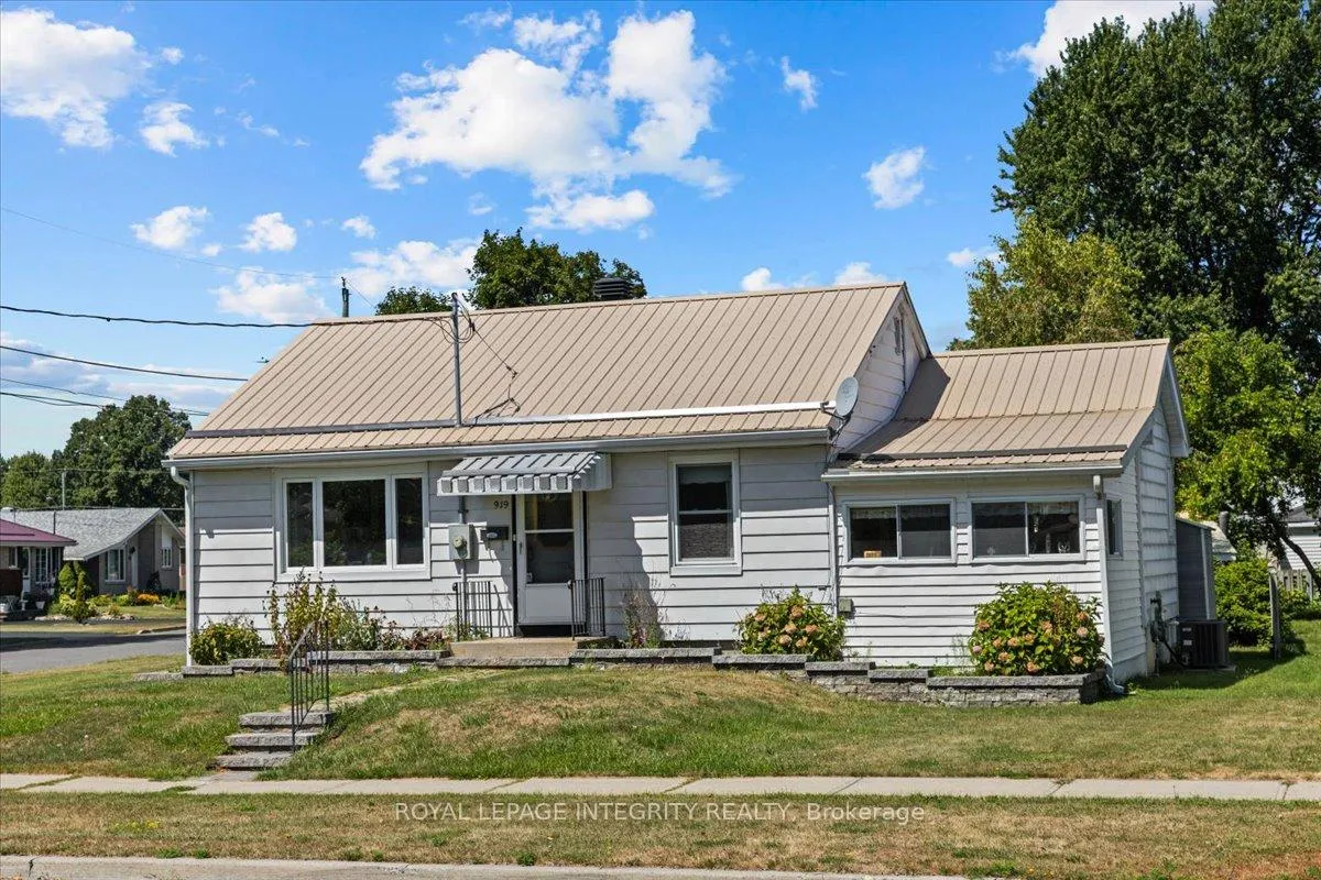 Photo 1 of 919 Leonard Avenue, Cornwall — HOMEH