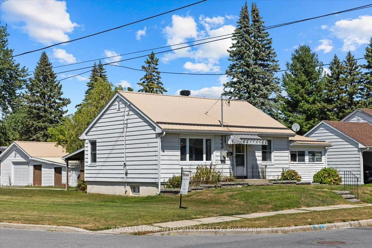 Photo 2 of 919 Leonard Avenue, Cornwall — HOMEH