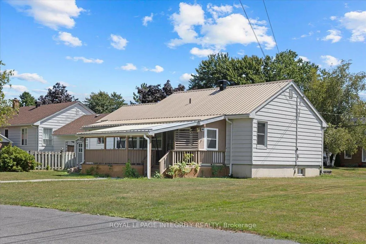 Photo 3 of 919 Leonard Avenue, Cornwall — HOMEH