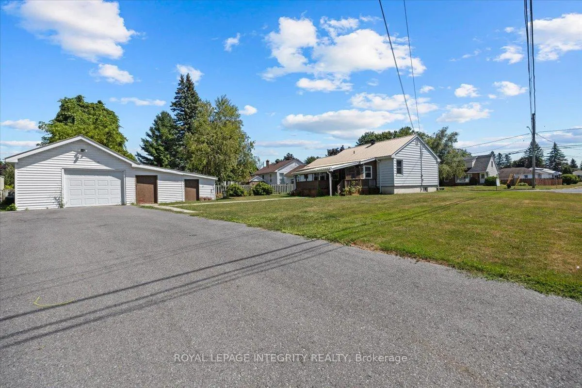 Photo 4 of 919 Leonard Avenue, Cornwall — HOMEH