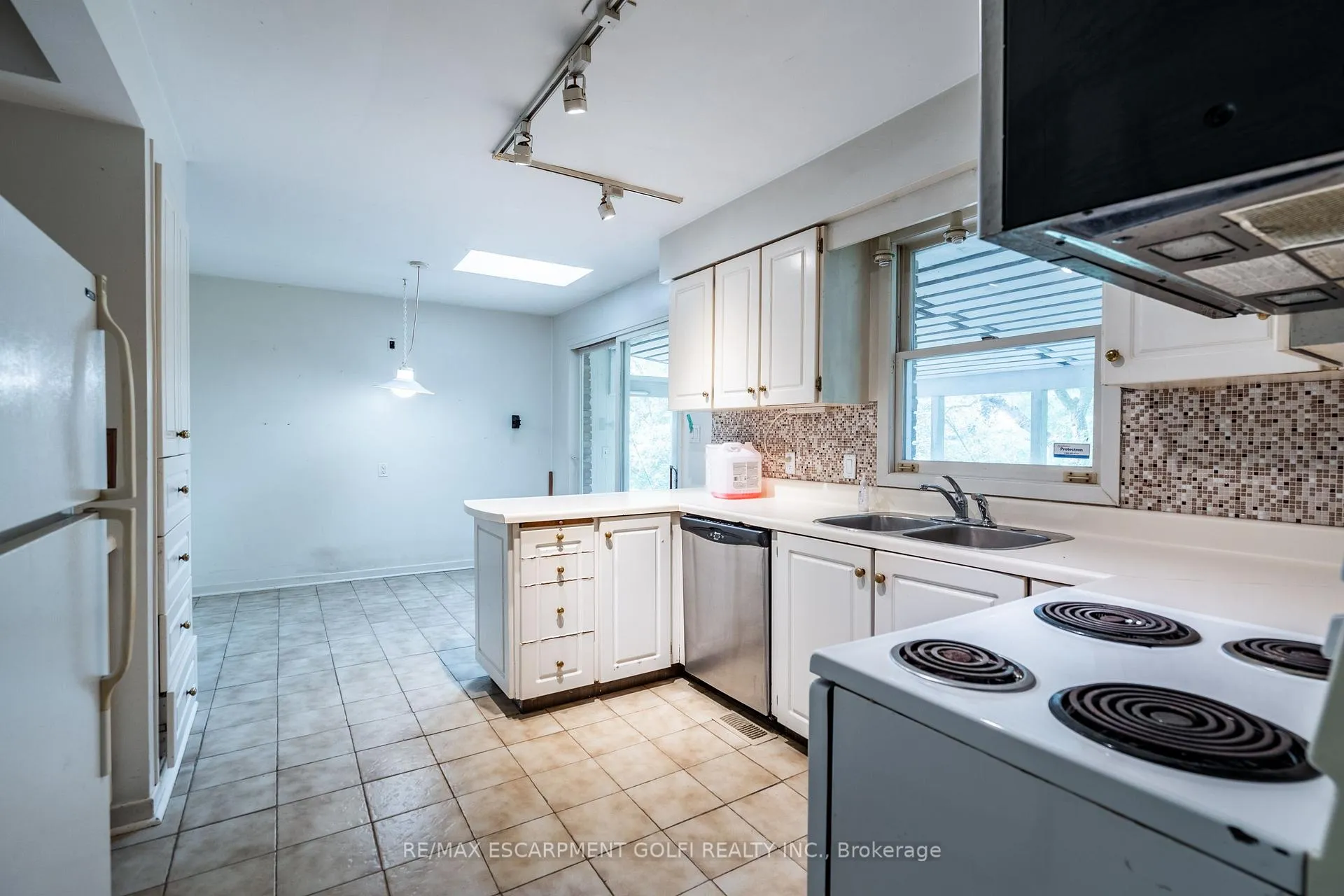 Photo 7 of 56 George Street, Hamilton, Waterdown — HOMEH