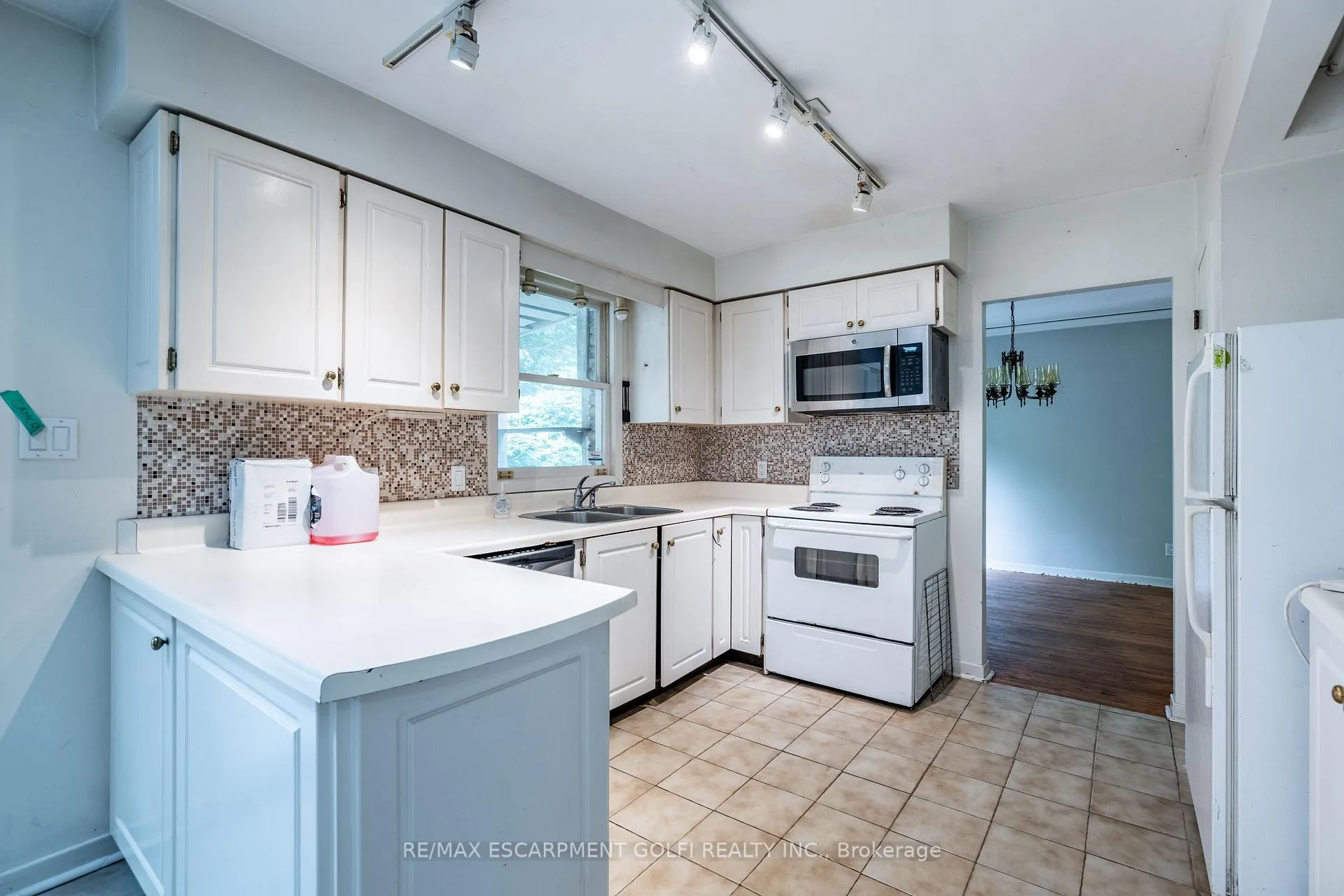 Photo 8 of 56 George Street, Hamilton, Waterdown — HOMEH