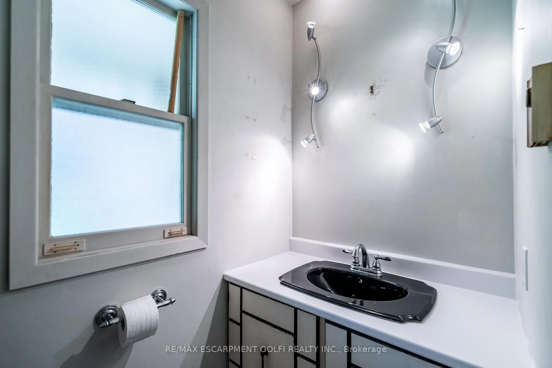 Photo 12 of 56 George Street, Hamilton, Waterdown — HOMEH