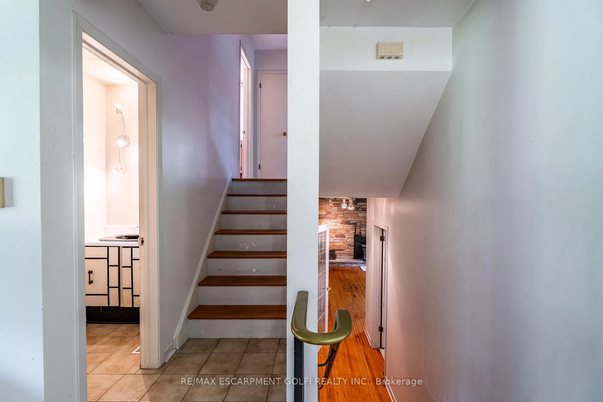 Photo 13 of 56 George Street, Hamilton, Waterdown — HOMEH