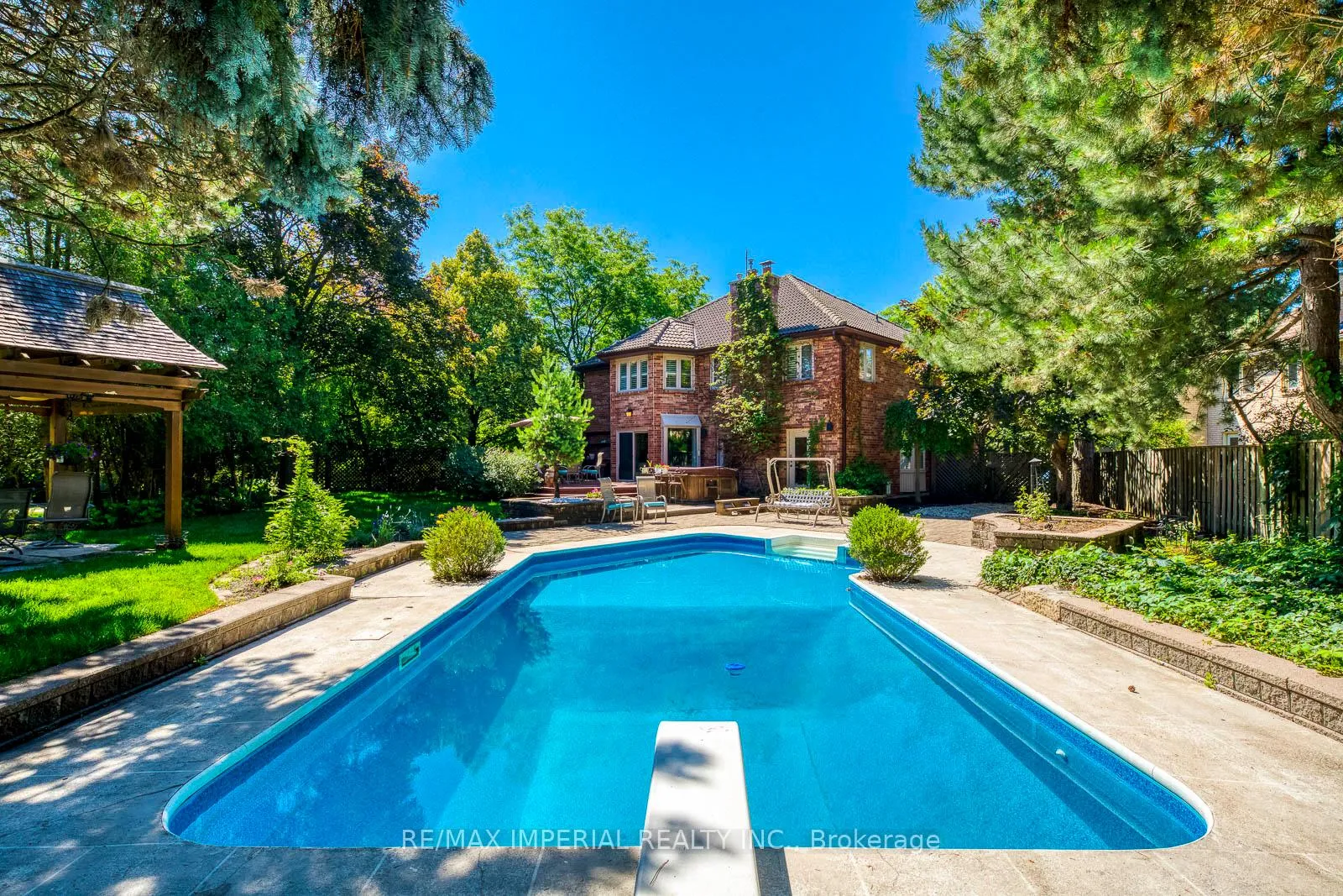 Front of 341 Acacia Court