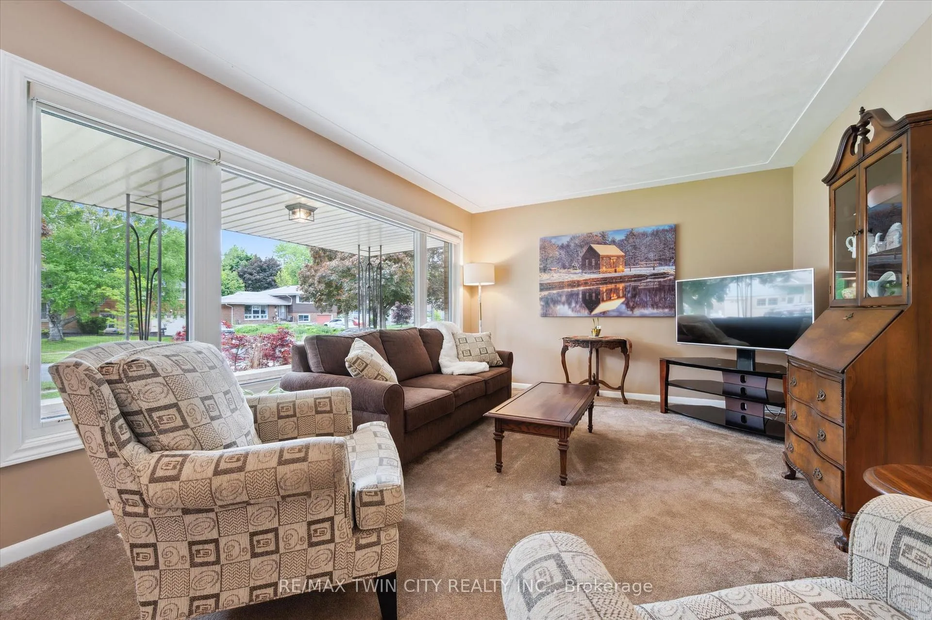 Photo 3 of 100 Burbank Road, Kitchener — HOMEH