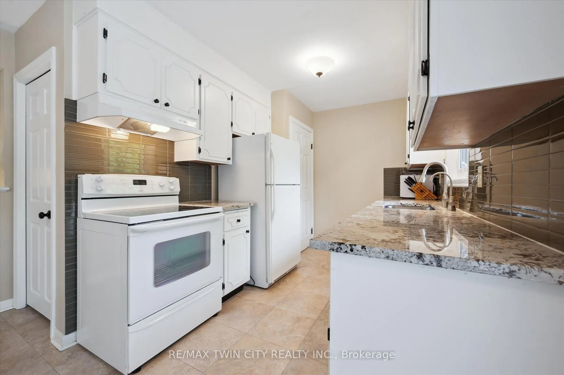 Photo 5 of 100 Burbank Road, Kitchener — HOMEH