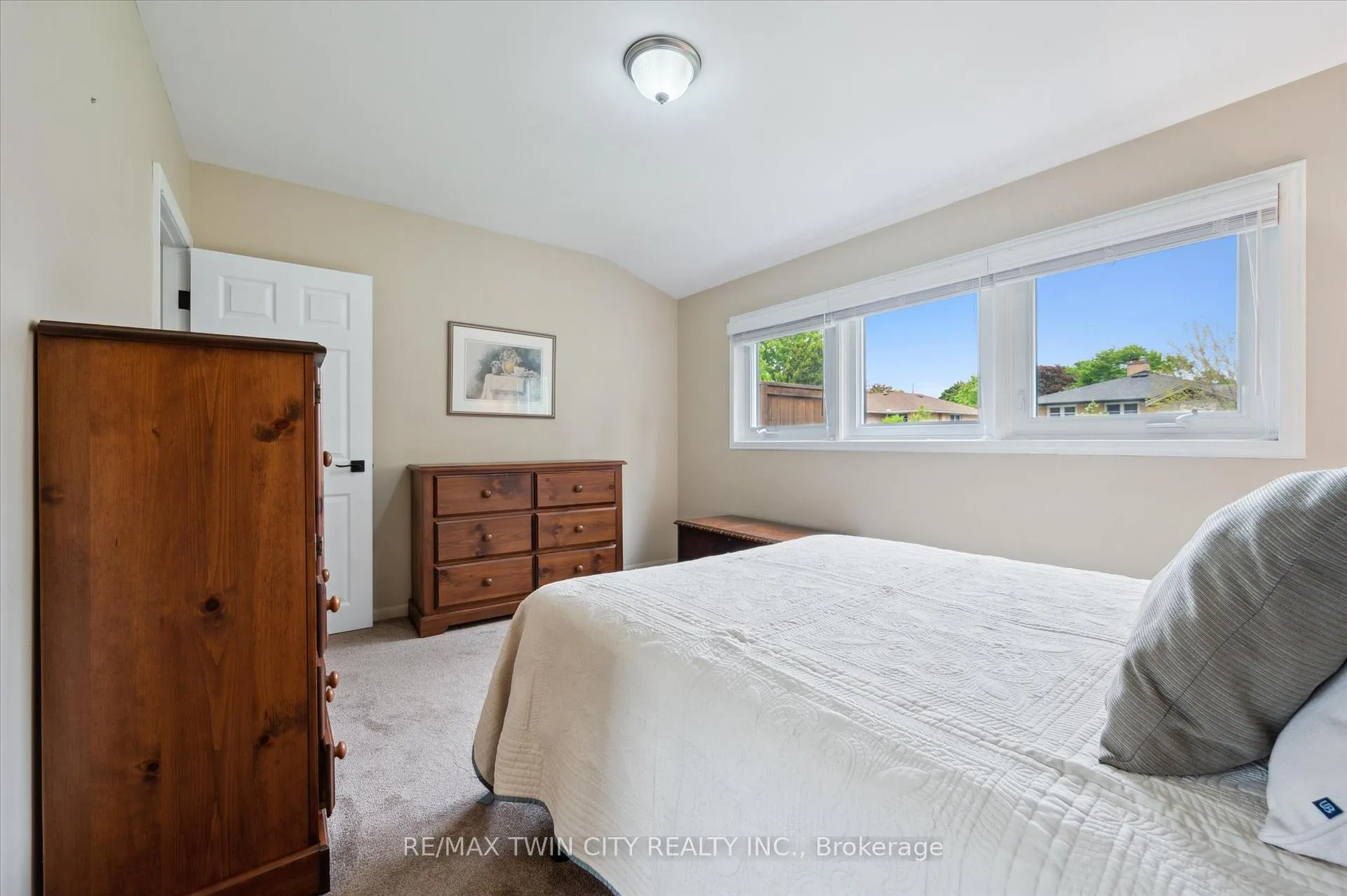 Photo 8 of 100 Burbank Road, Kitchener — HOMEH