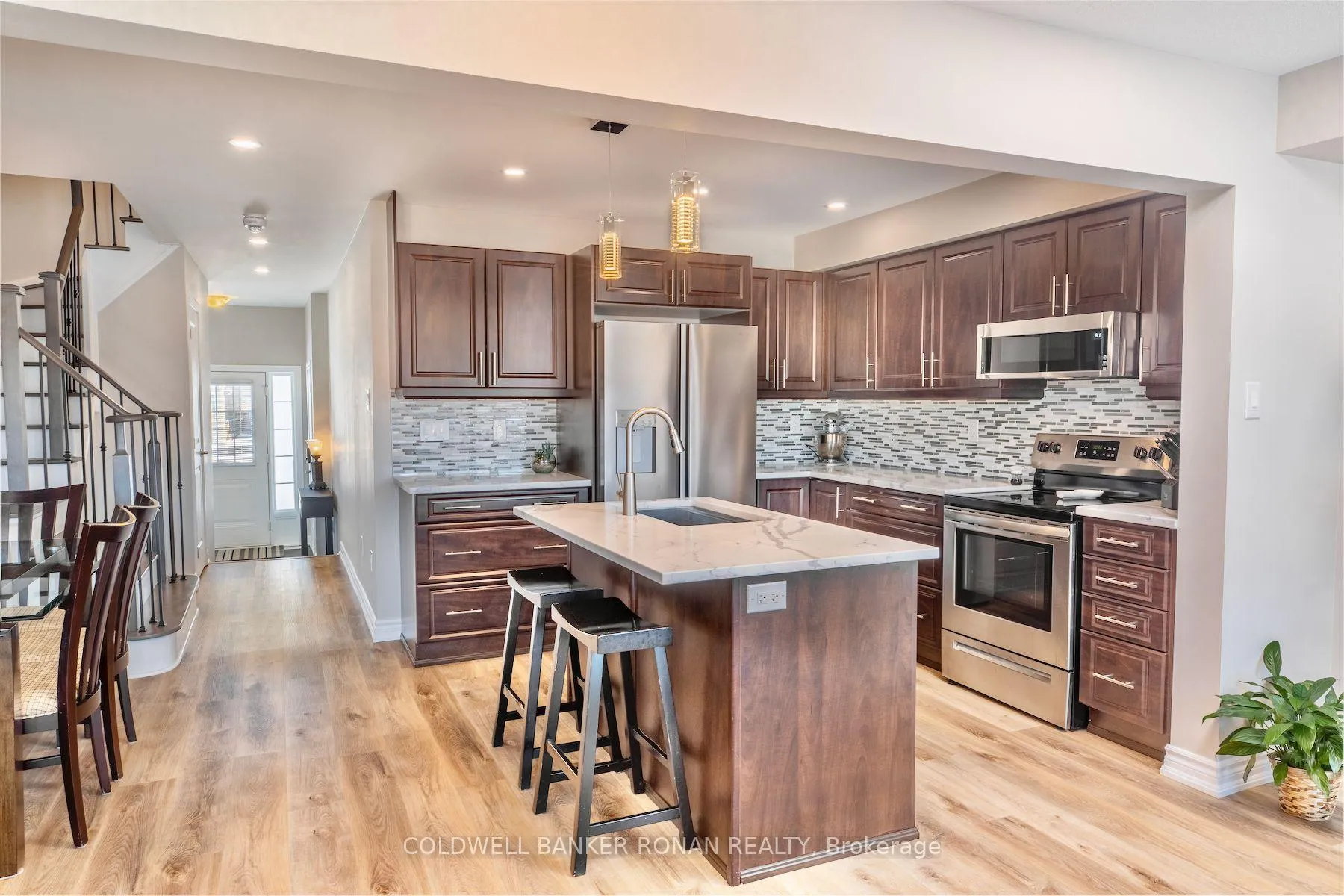Photo 7 of 128 Knight Street, New Tecumseth, Alliston — HOMEH