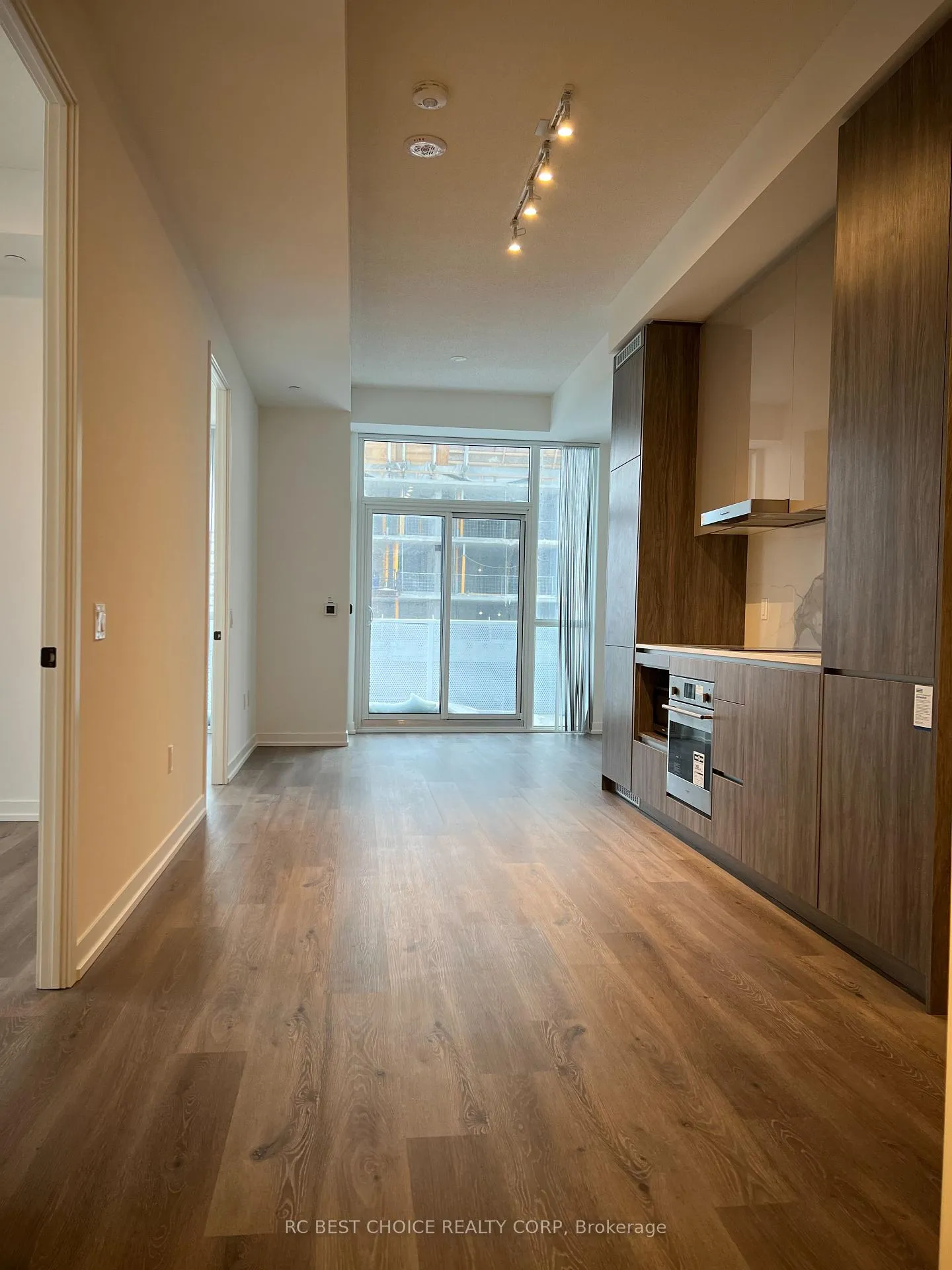 Photo 4 of Unit 710, 28 Interchange Way, Vaughan, Vaughan Corporate Centre — HOMEH