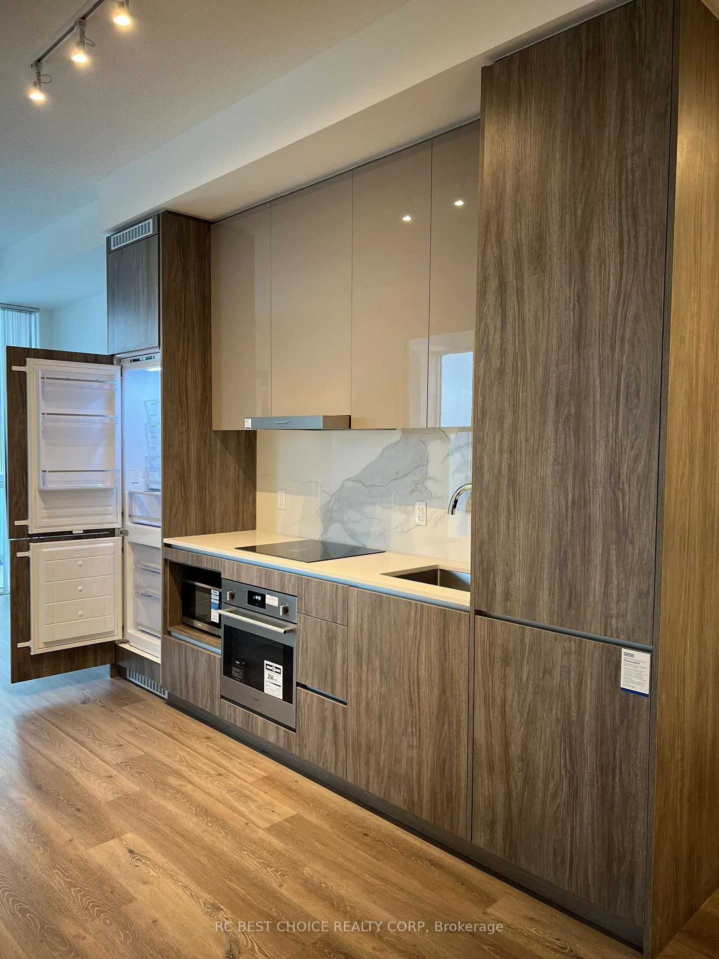 Photo 6 of Unit 710, 28 Interchange Way, Vaughan, Vaughan Corporate Centre — HOMEH