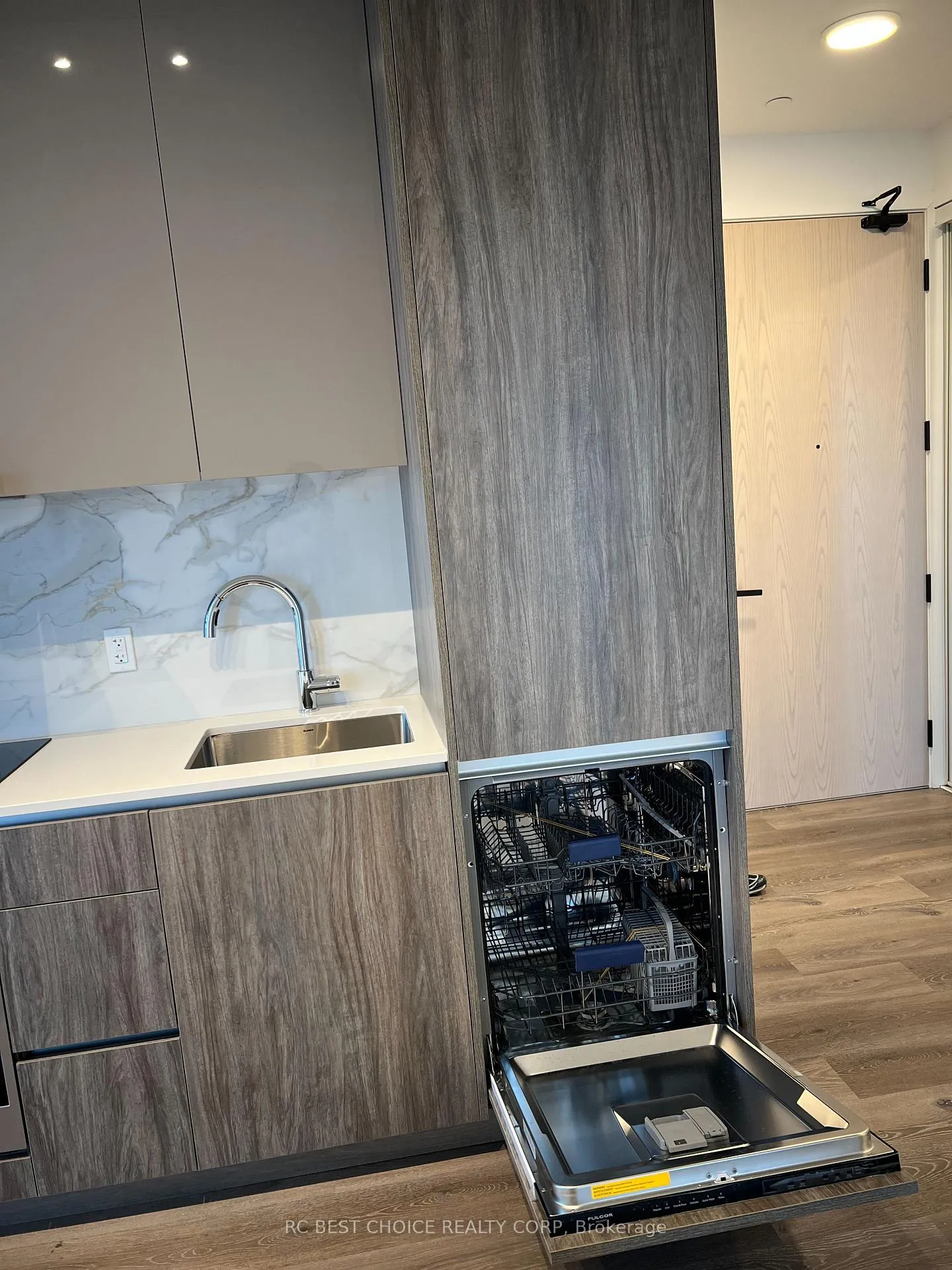 Photo 7 of Unit 710, 28 Interchange Way, Vaughan, Vaughan Corporate Centre — HOMEH