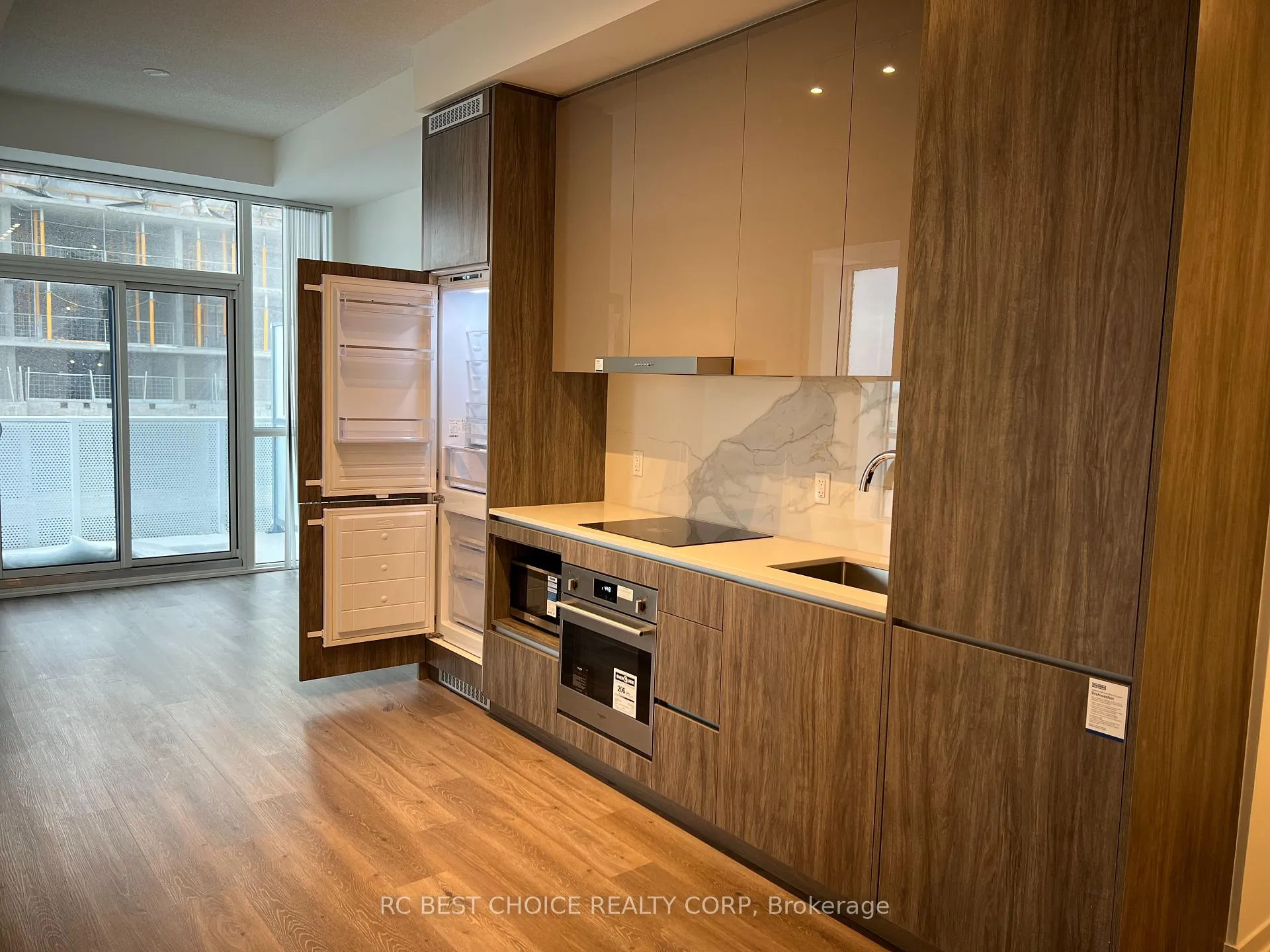 Photo 8 of Unit 710, 28 Interchange Way, Vaughan, Vaughan Corporate Centre — HOMEH