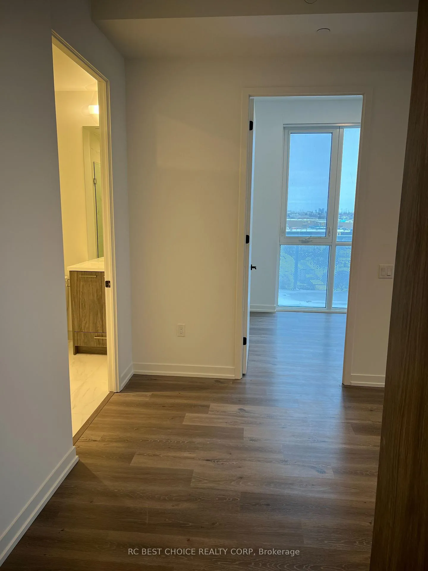 Photo 11 of Unit 710, 28 Interchange Way, Vaughan, Vaughan Corporate Centre — HOMEH