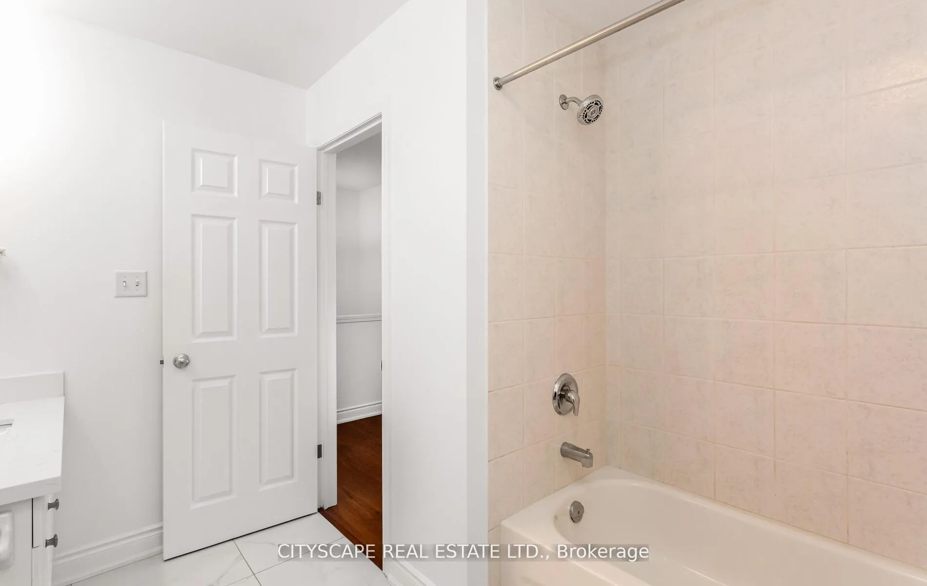 Photo 23 of 493 Beaumont Crescent, Kitchener — HOMEH