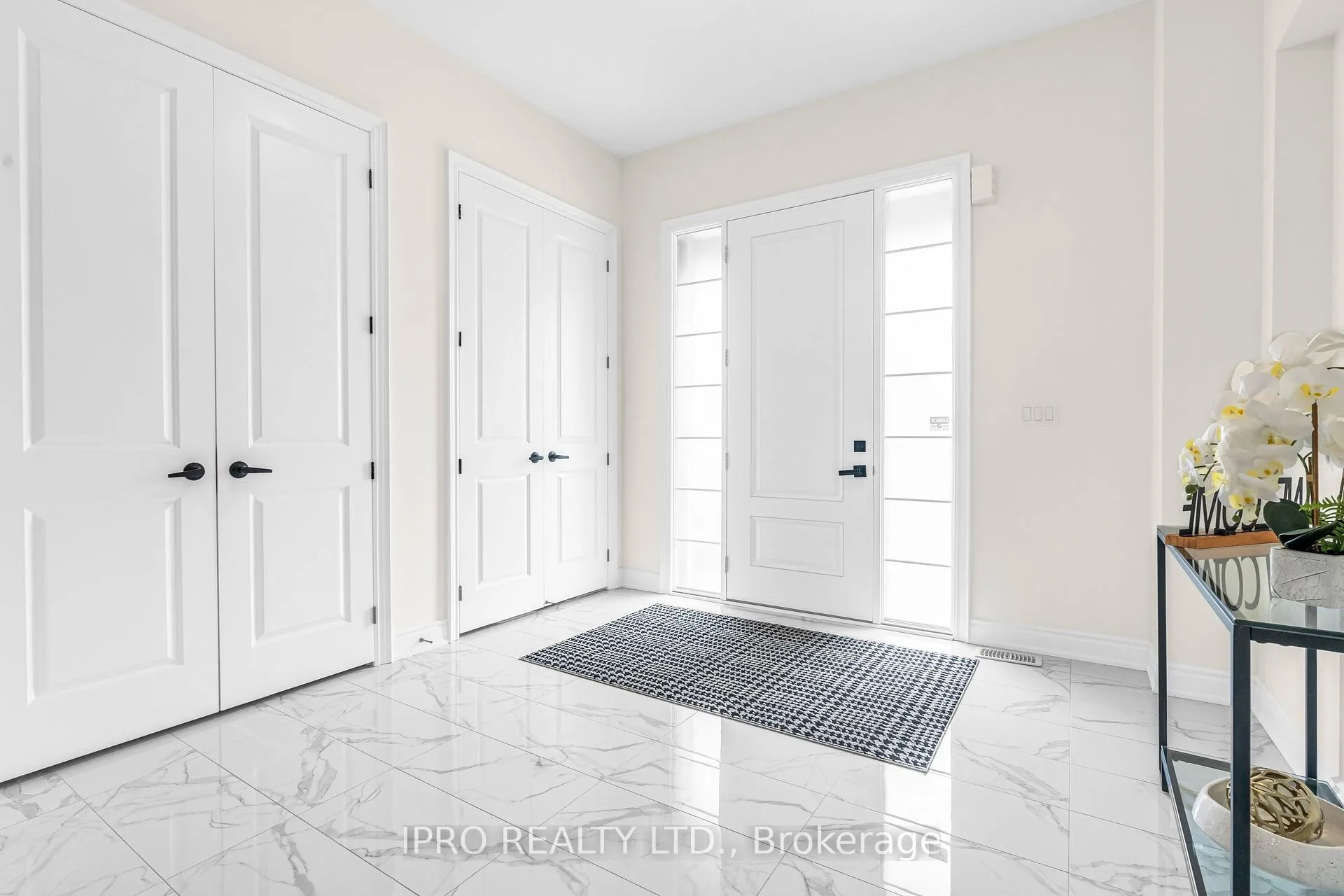 Photo 4 of 1341 Blackmore Street, Innisfil, Alcona — HOMEH