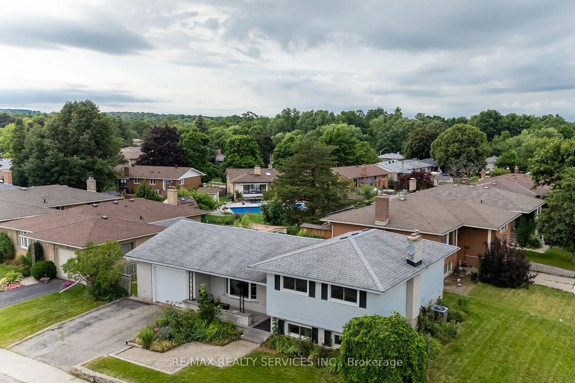 Photo 2 of 560 Highpoint Avenue, Waterloo — HOMEH
