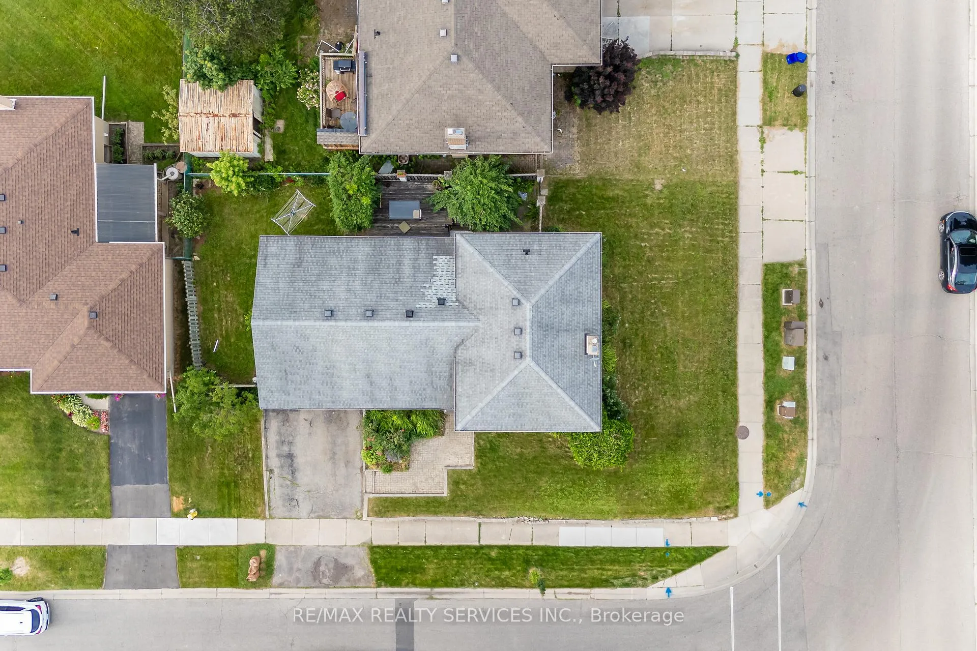 Photo 4 of 560 Highpoint Avenue, Waterloo — HOMEH