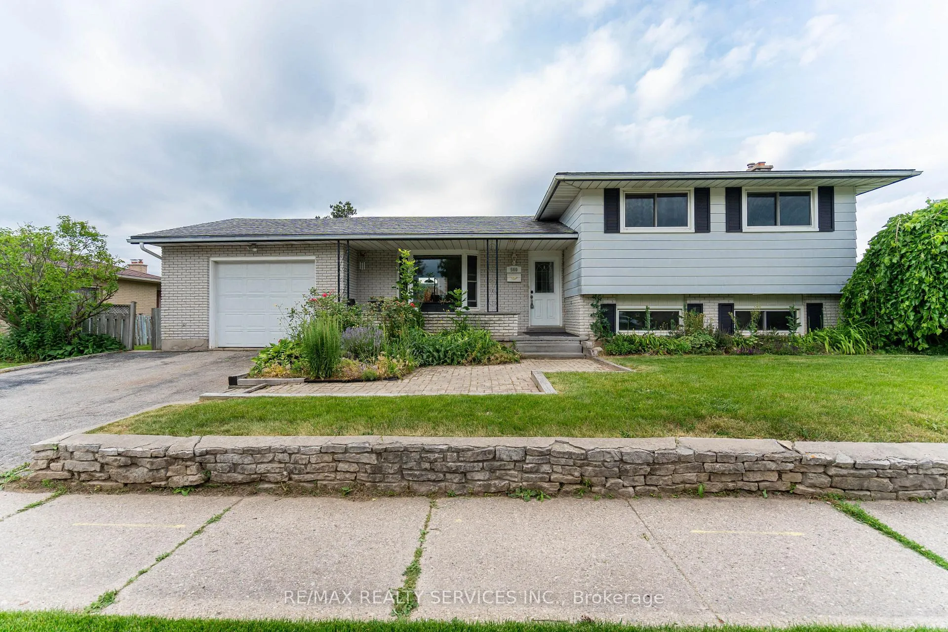 Photo 5 of 560 Highpoint Avenue, Waterloo — HOMEH