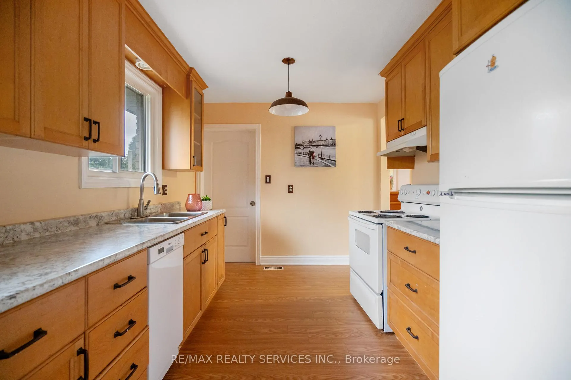 Photo 15 of 560 Highpoint Avenue, Waterloo — HOMEH