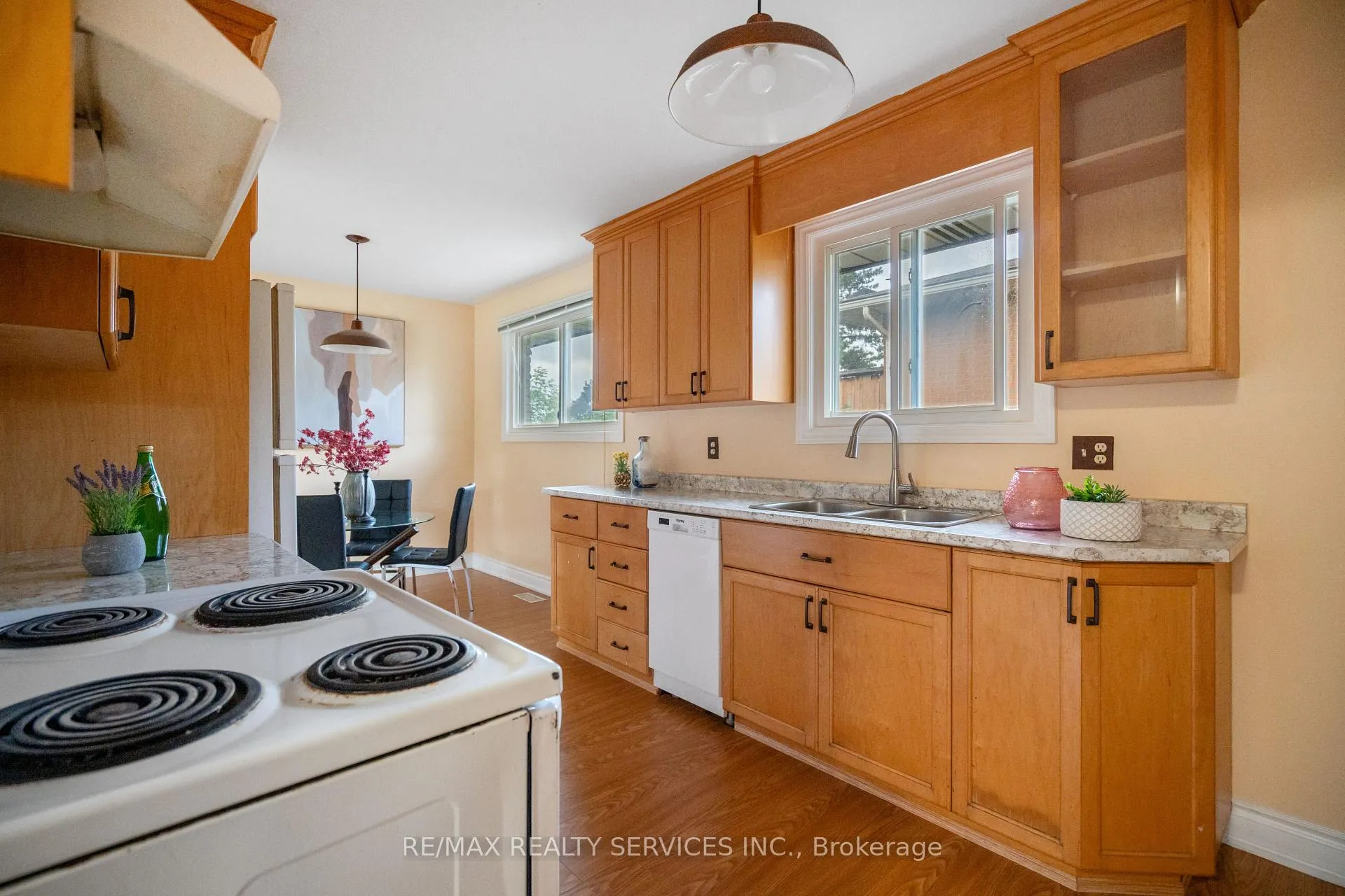 Photo 16 of 560 Highpoint Avenue, Waterloo — HOMEH