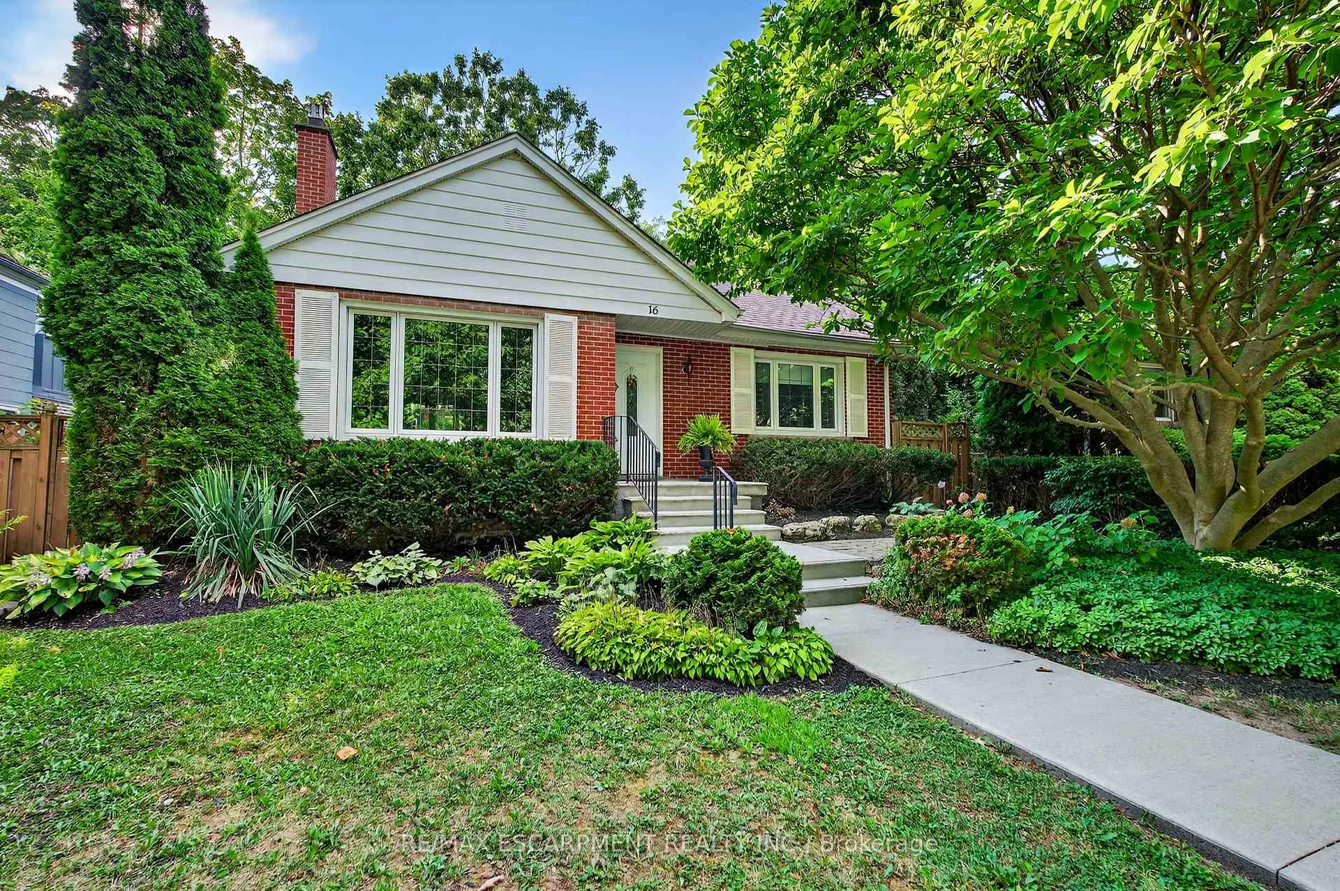 Photo 1 of 16 Parkview Row, Hamilton, Dundas — HOMEH