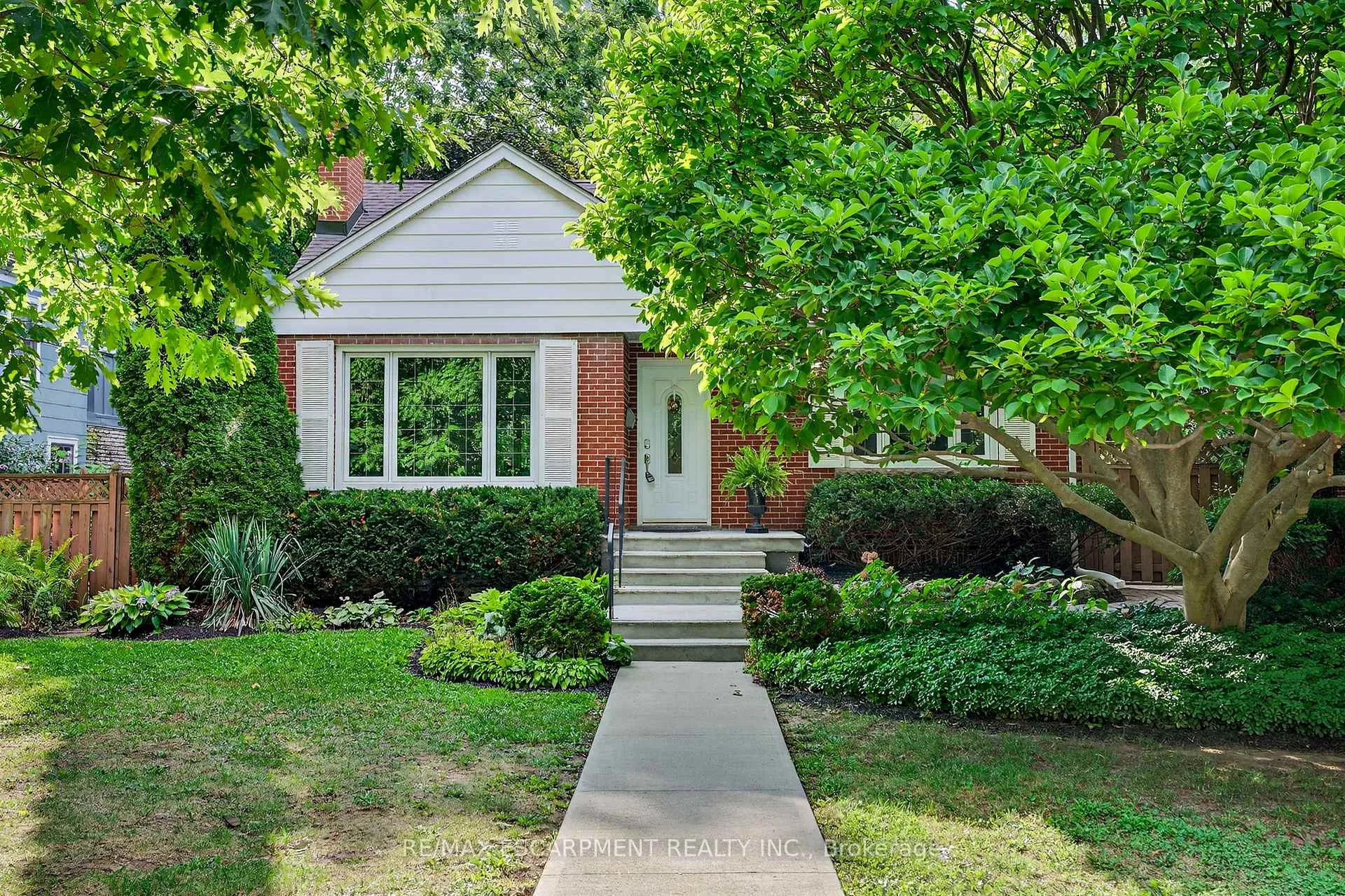 Photo 3 of 16 Parkview Row, Hamilton, Dundas — HOMEH