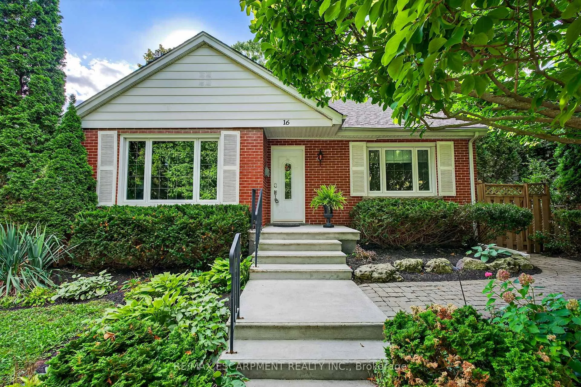 Photo 4 of 16 Parkview Row, Hamilton, Dundas — HOMEH