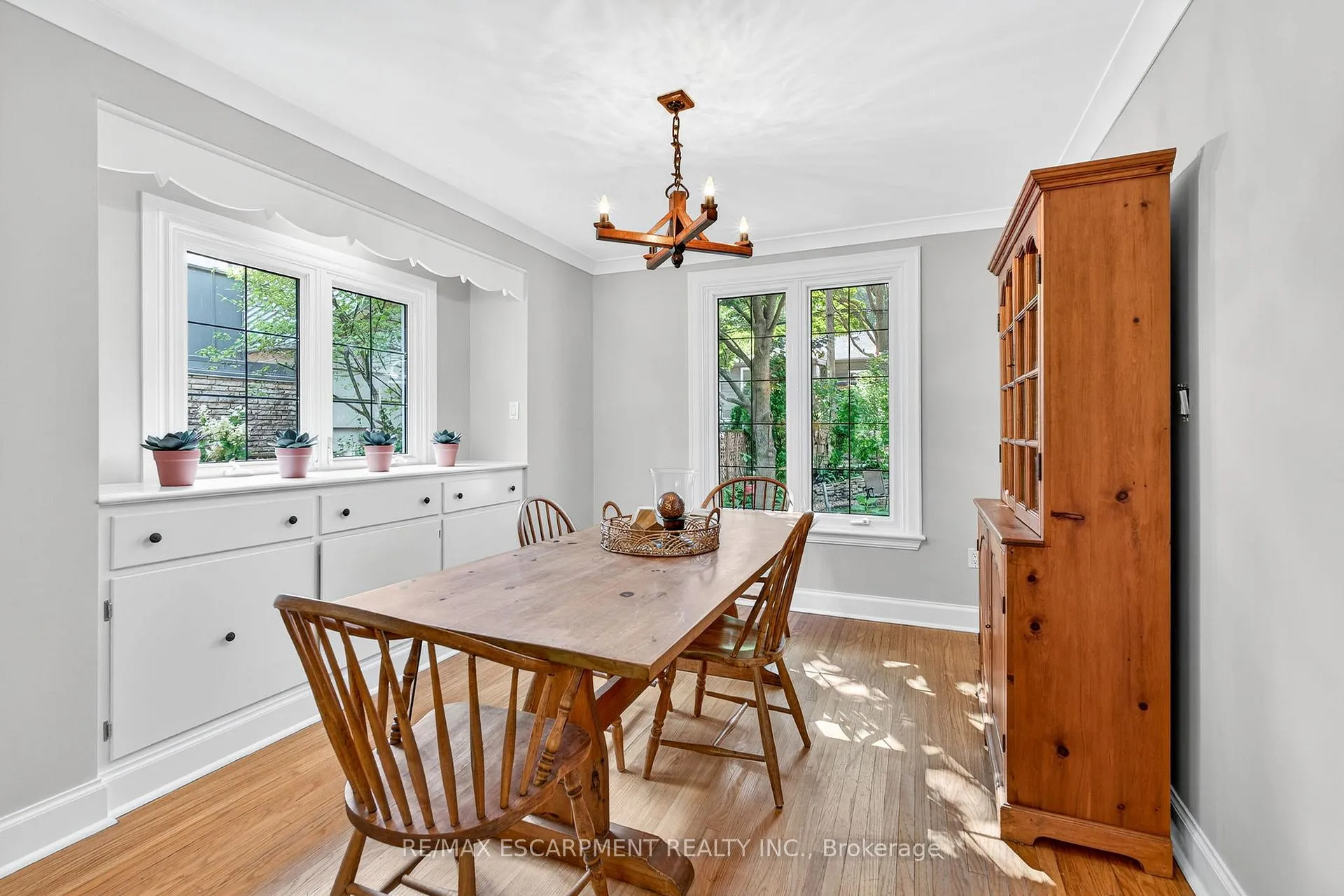 Photo 9 of 16 Parkview Row, Hamilton, Dundas — HOMEH