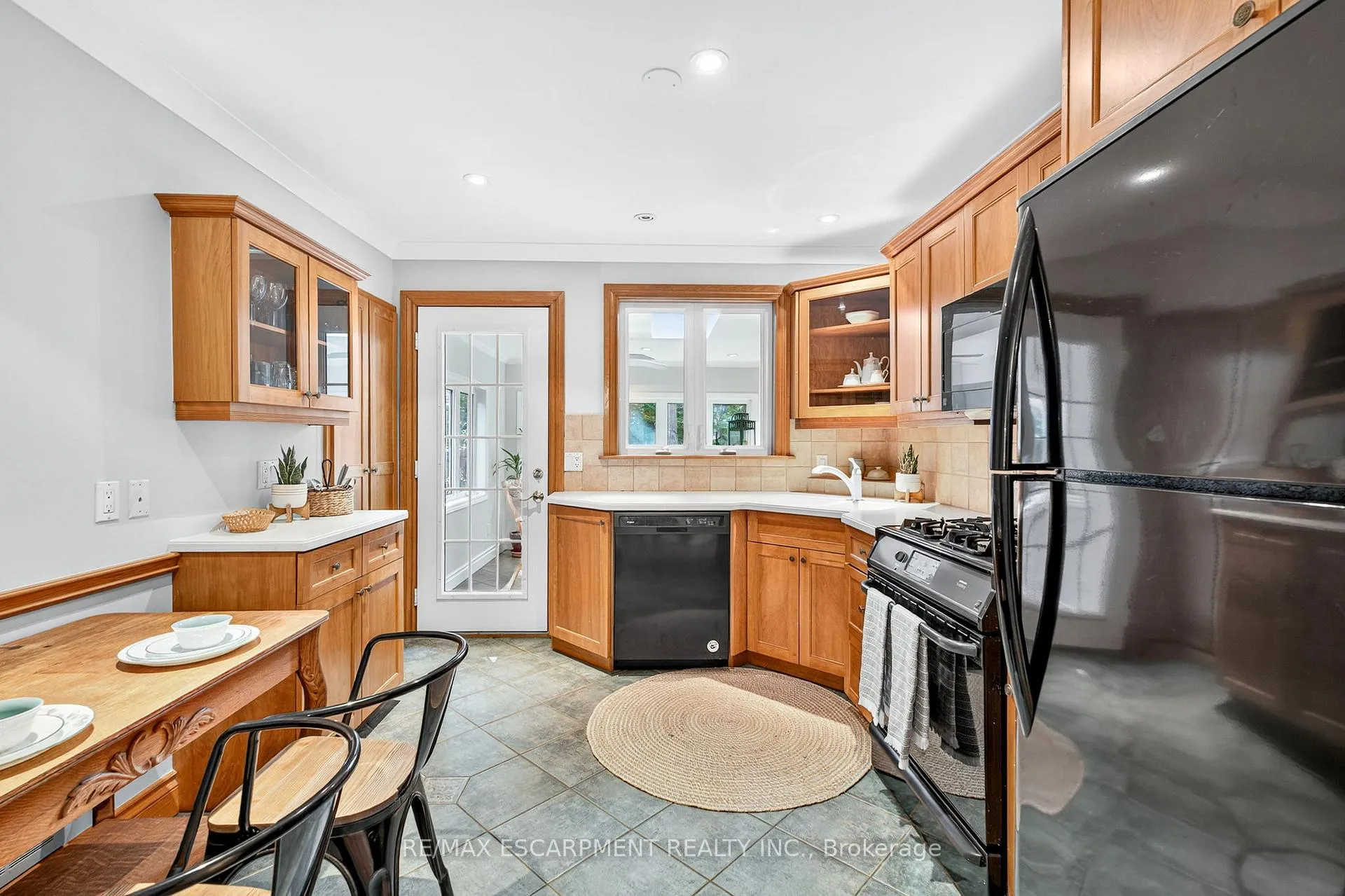Photo 12 of 16 Parkview Row, Hamilton, Dundas — HOMEH