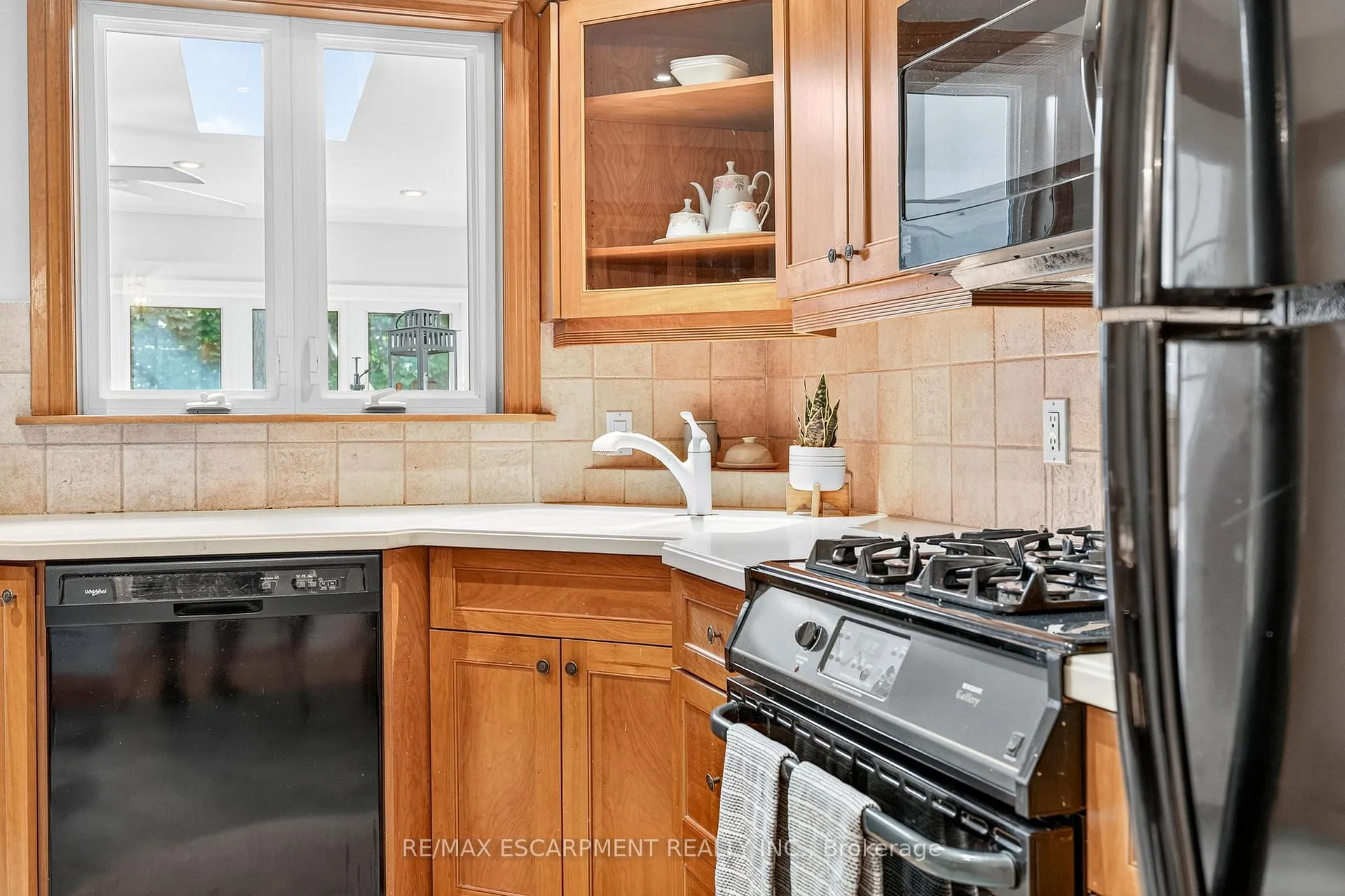Photo 13 of 16 Parkview Row, Hamilton, Dundas — HOMEH