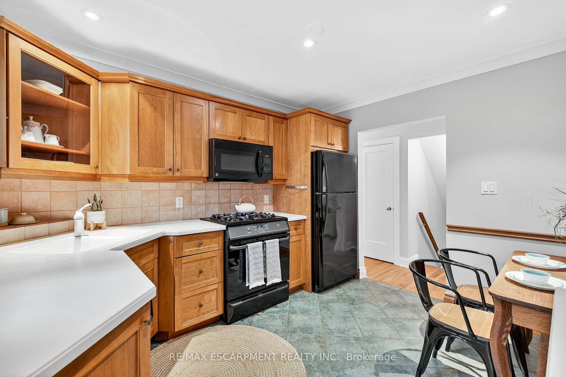 Photo 14 of 16 Parkview Row, Hamilton, Dundas — HOMEH