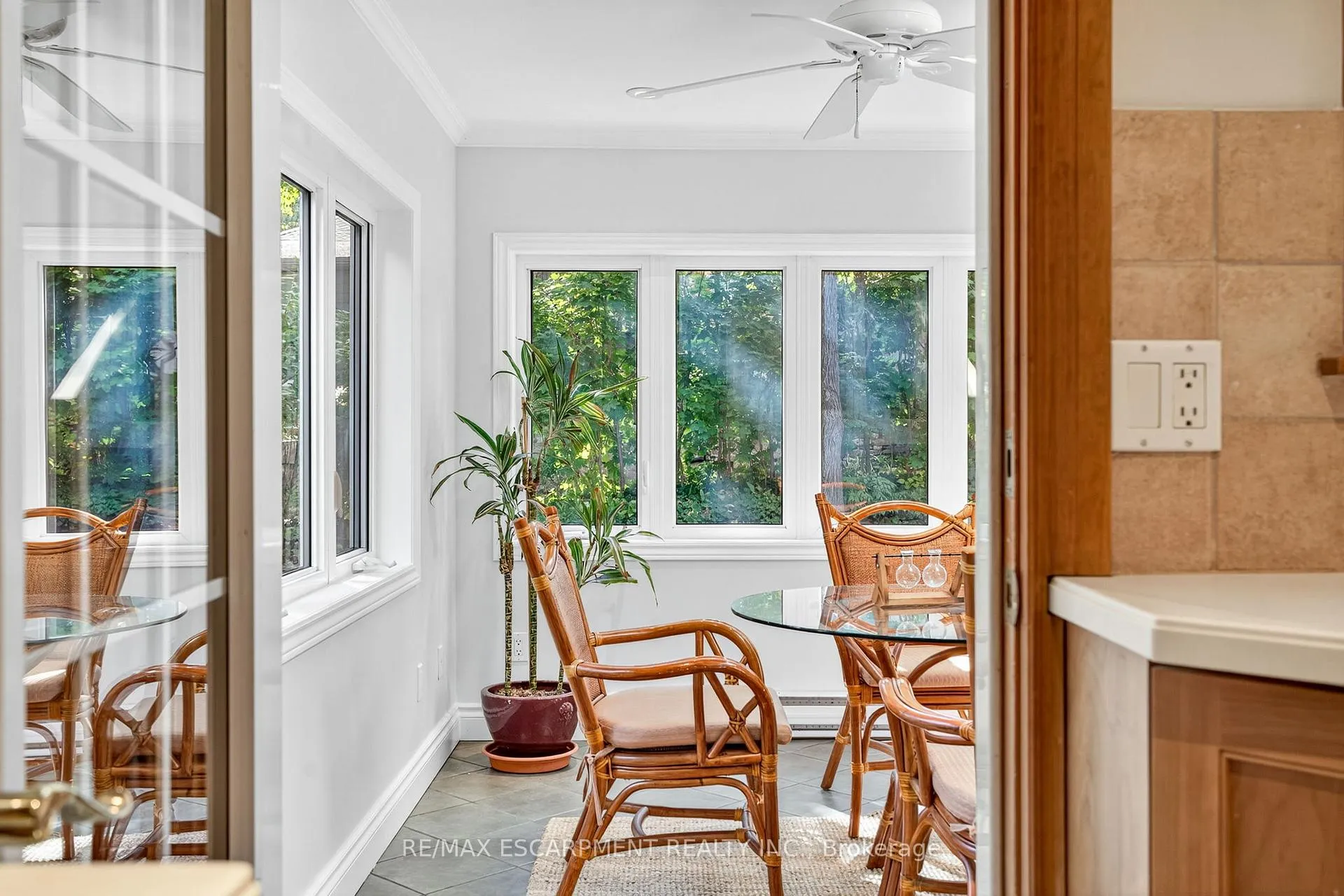 Photo 17 of 16 Parkview Row, Hamilton, Dundas — HOMEH