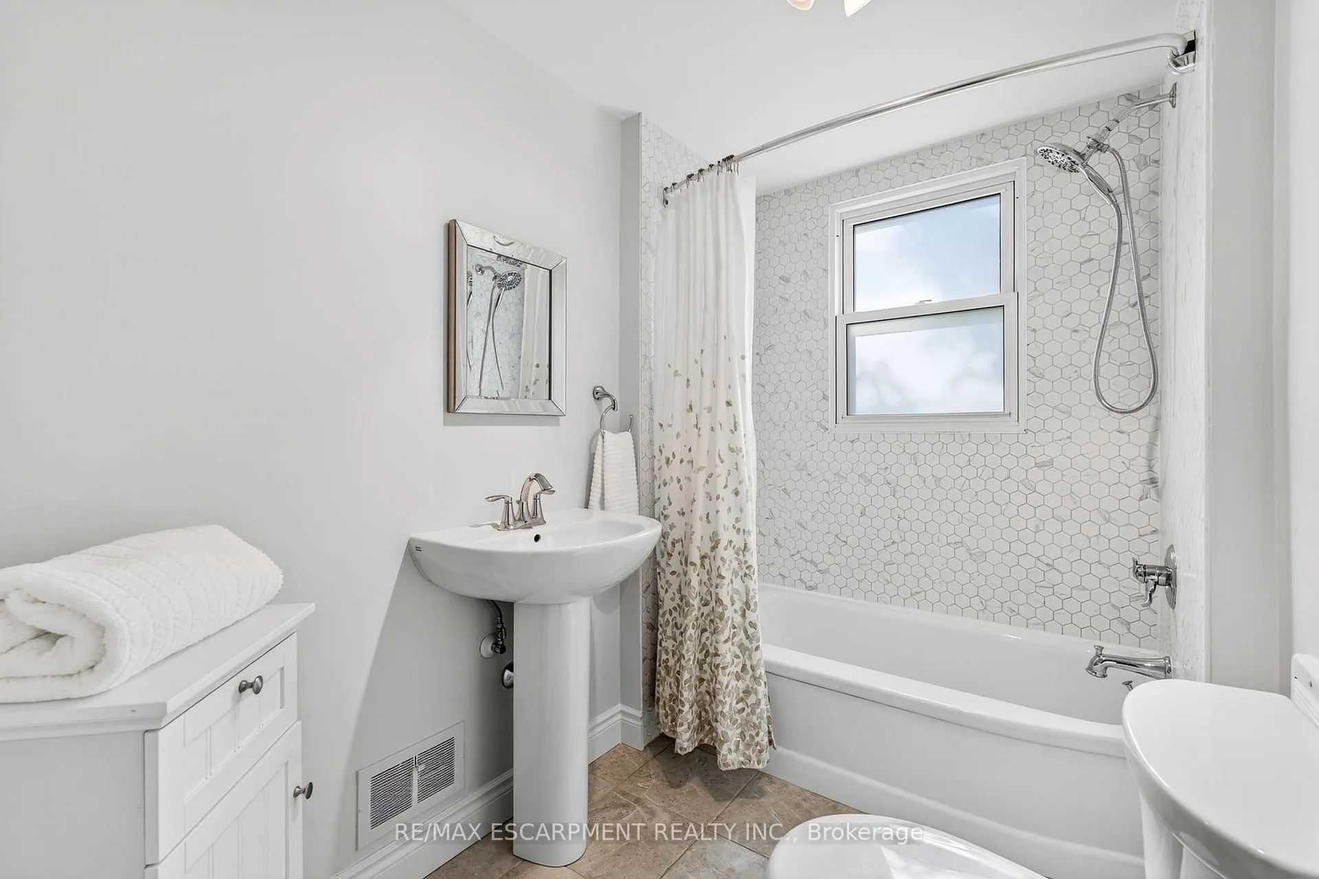 Photo 28 of 16 Parkview Row, Hamilton, Dundas — HOMEH