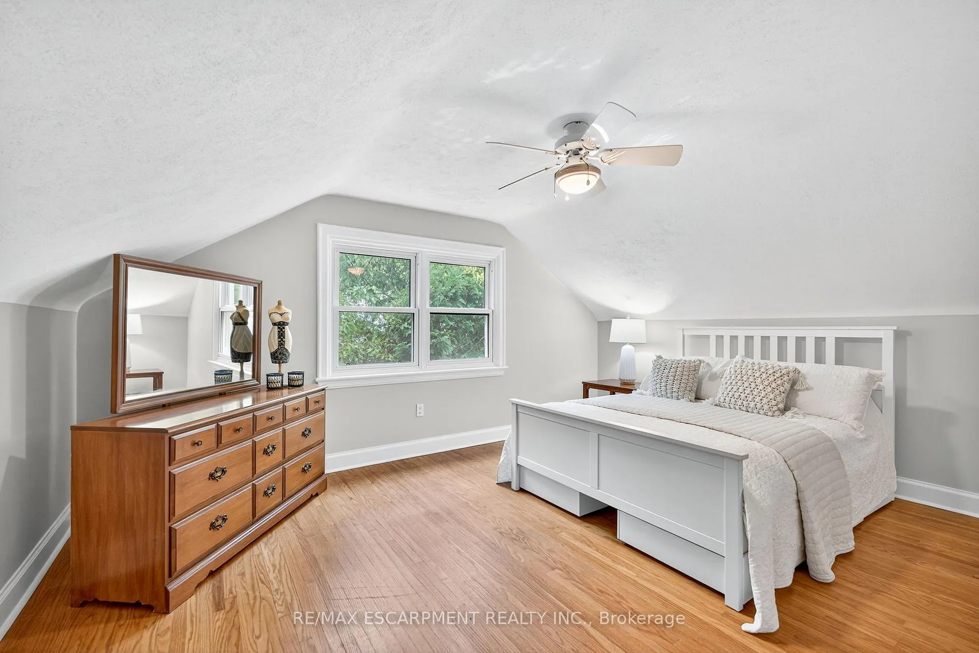 Photo 32 of 16 Parkview Row, Hamilton, Dundas — HOMEH