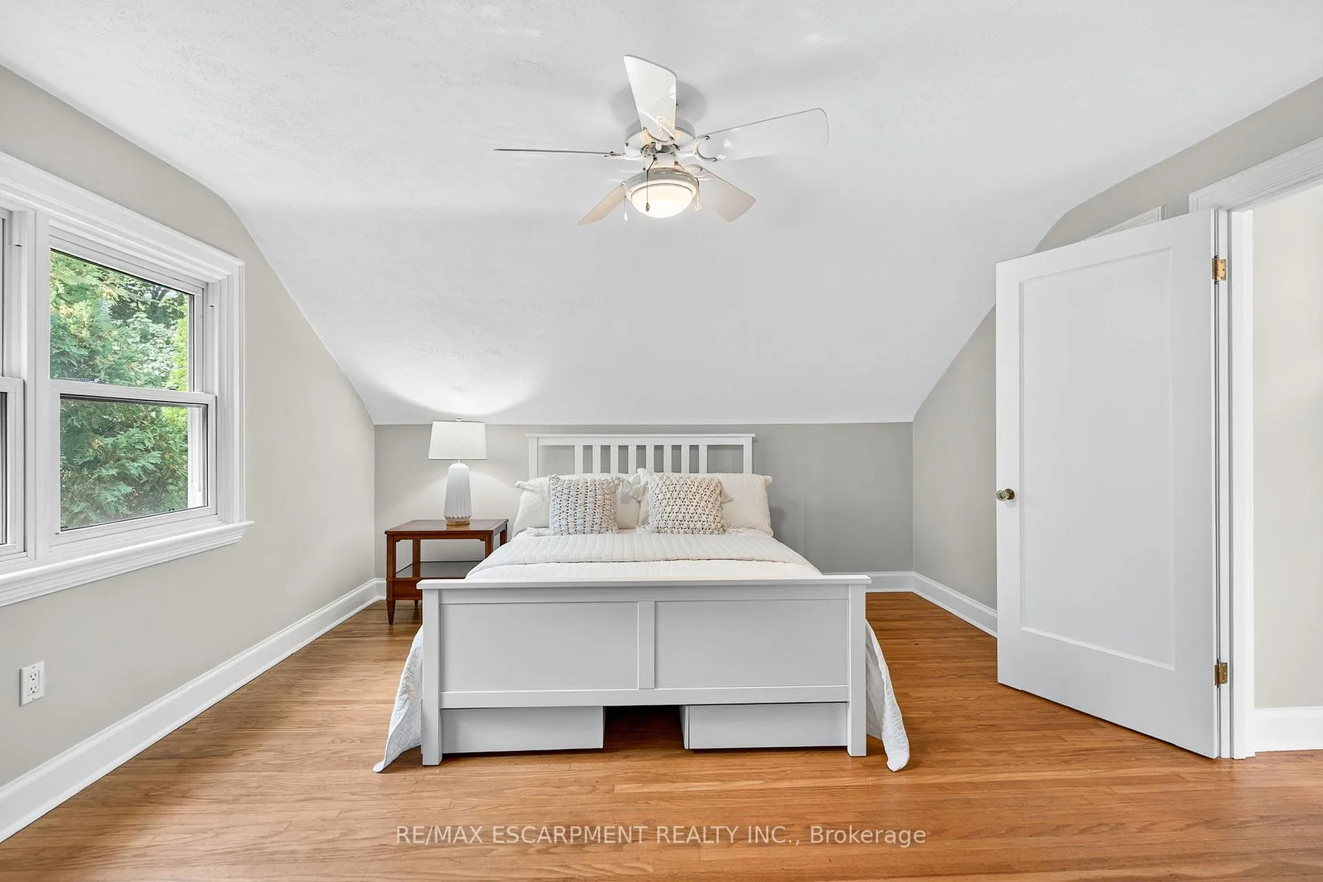 Photo 33 of 16 Parkview Row, Hamilton, Dundas — HOMEH