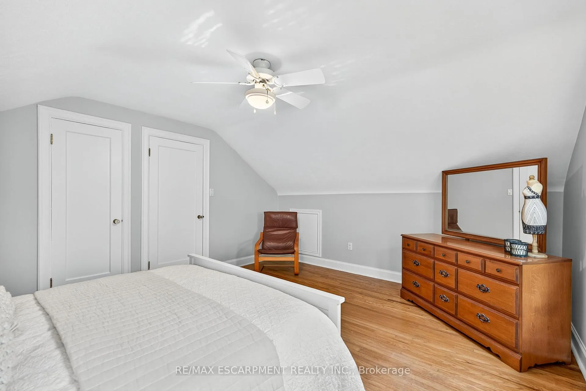Photo 34 of 16 Parkview Row, Hamilton, Dundas — HOMEH