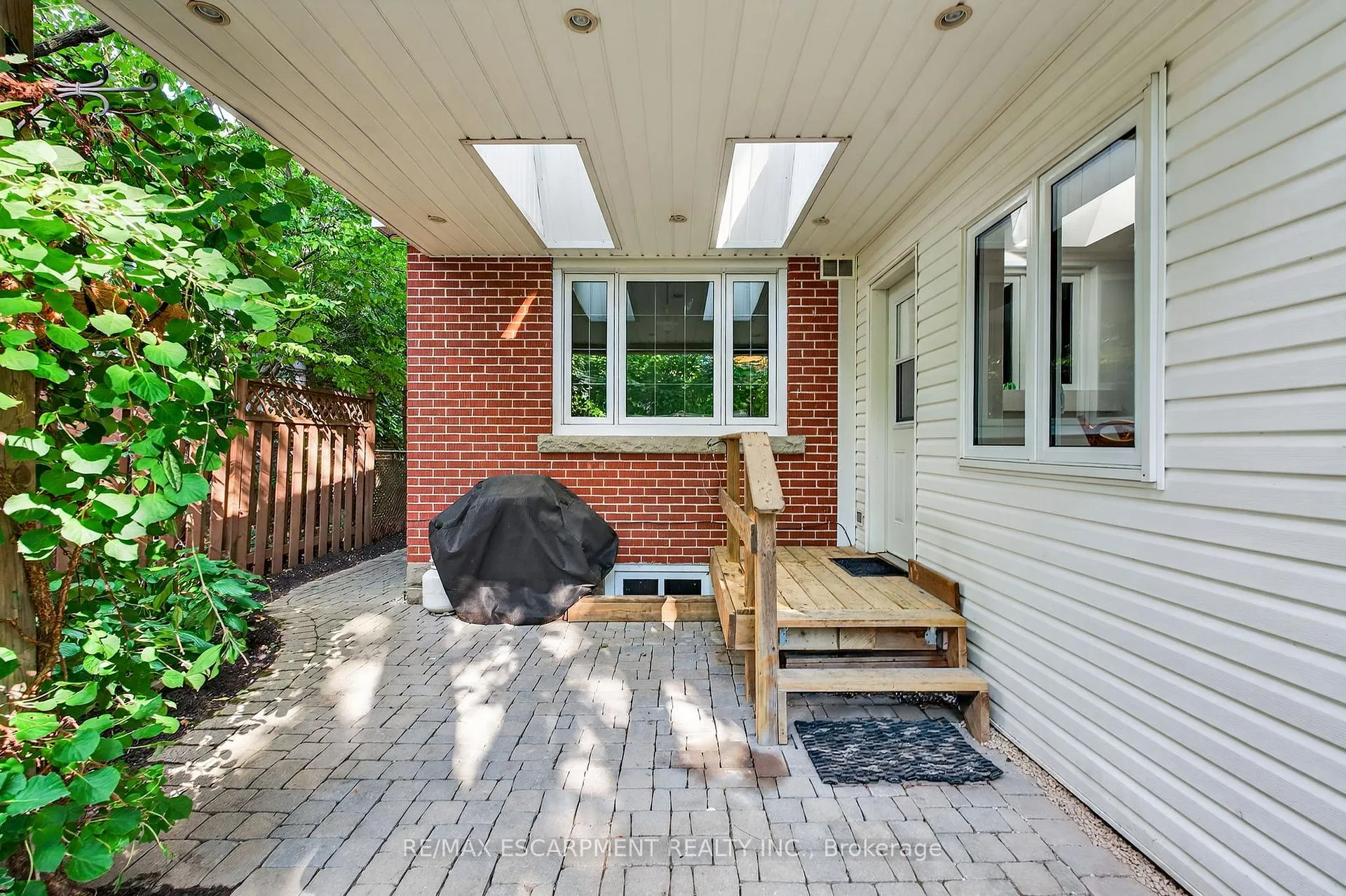 Photo 38 of 16 Parkview Row, Hamilton, Dundas — HOMEH
