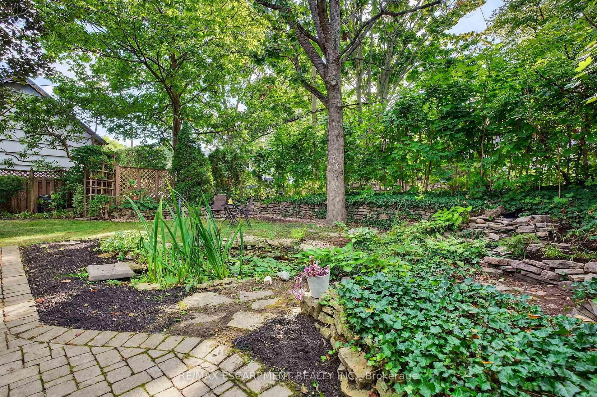 Photo 39 of 16 Parkview Row, Hamilton, Dundas — HOMEH