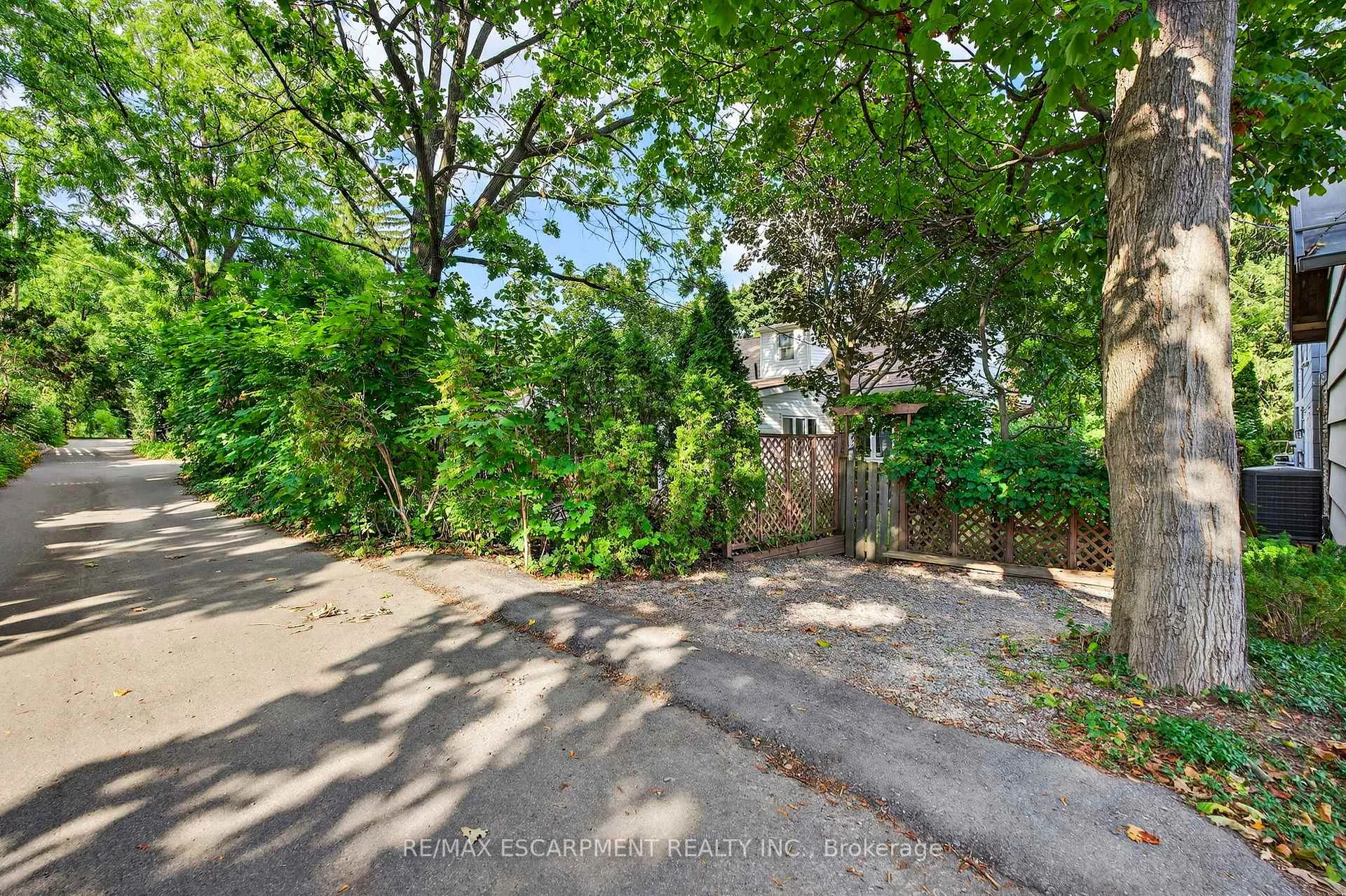 Photo 41 of 16 Parkview Row, Hamilton, Dundas — HOMEH