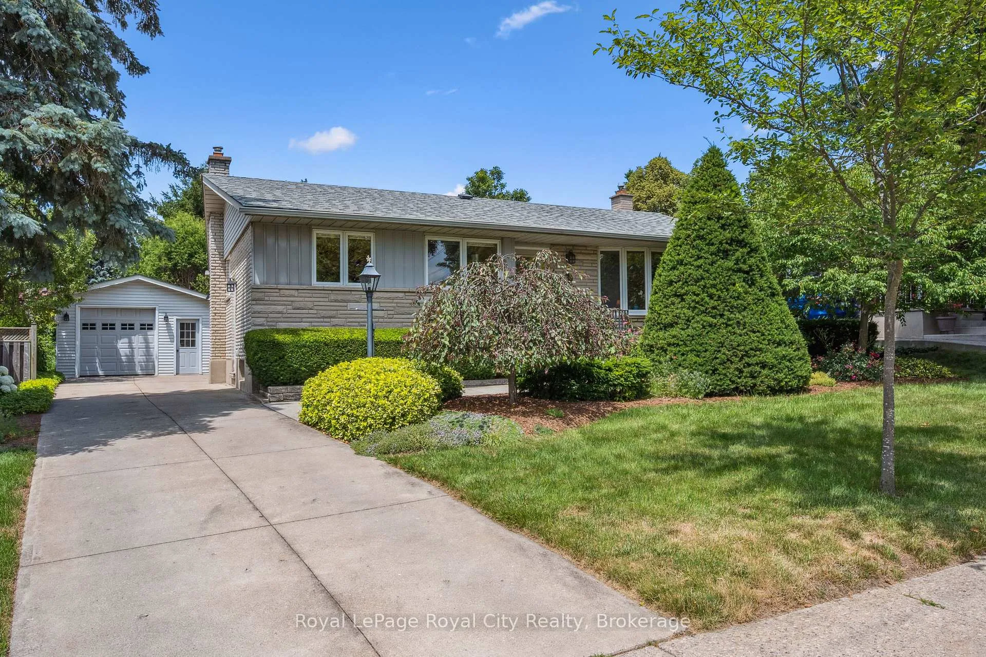 Photo 2 of 59 Algoma Drive, Guelph, Victoria North — HOMEH