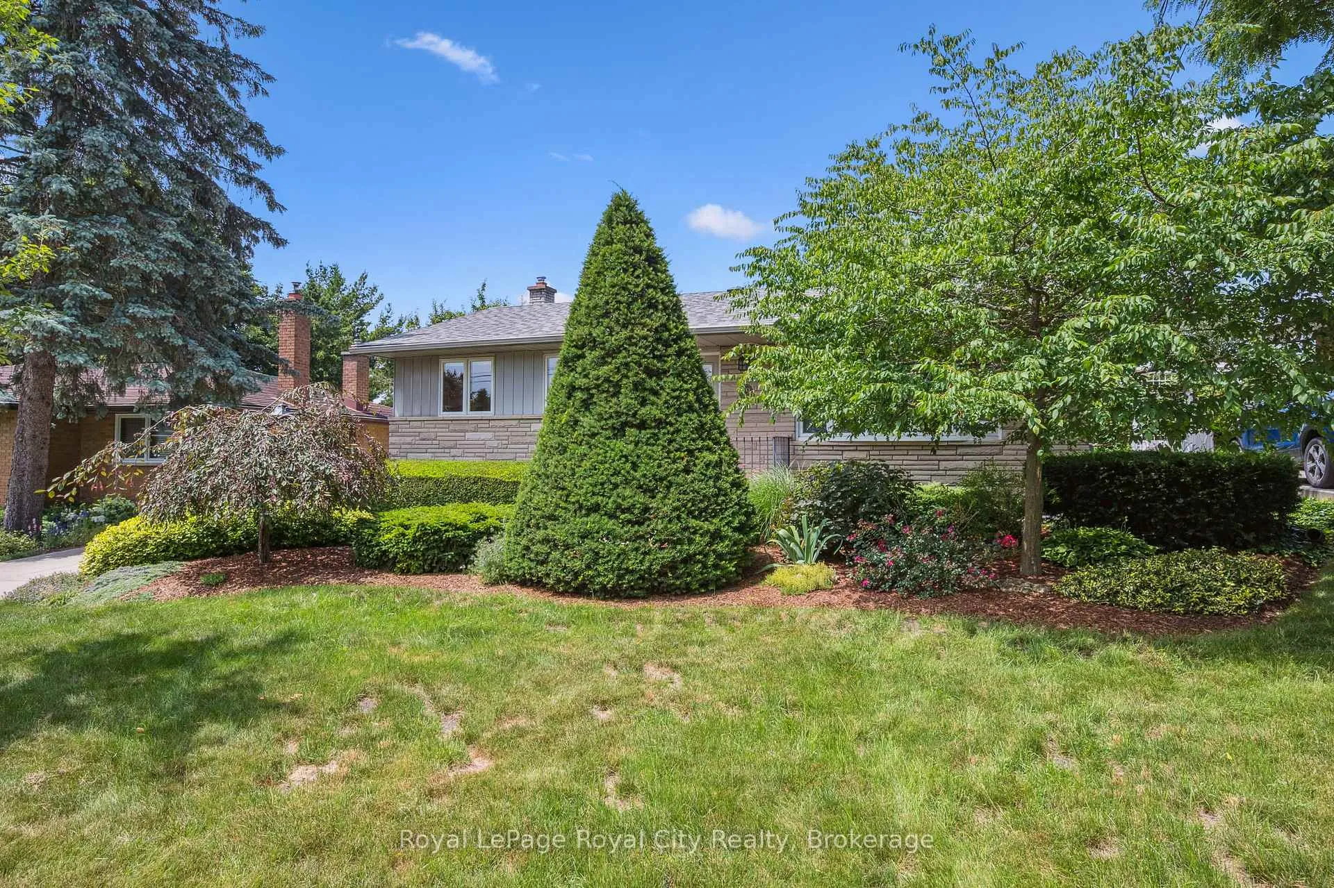 Photo 4 of 59 Algoma Drive, Guelph, Victoria North — HOMEH