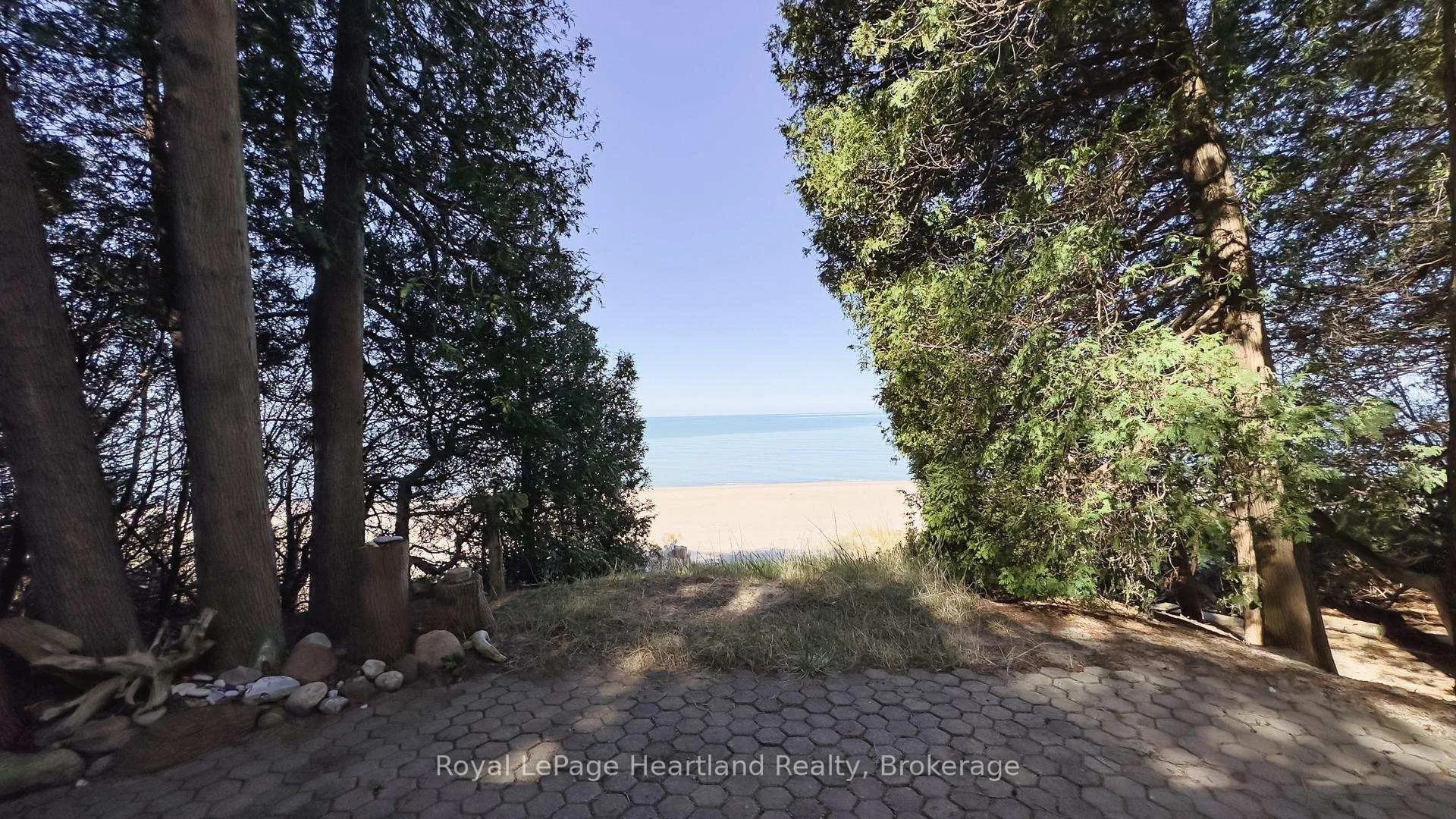Photo 2 of 83815B Dickson Street, Ashfield-Colborne-Wawanosh, Ashfield — HOMEH