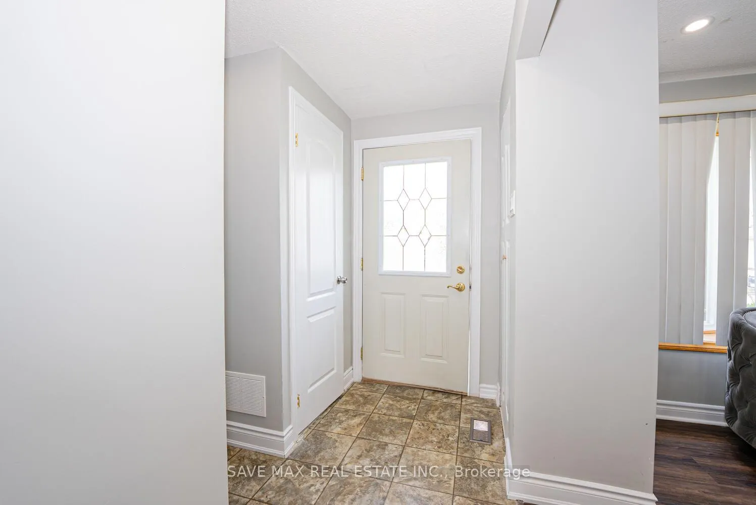 Photo 4 of 88 Harcourt Crescent, Kitchener — HOMEH