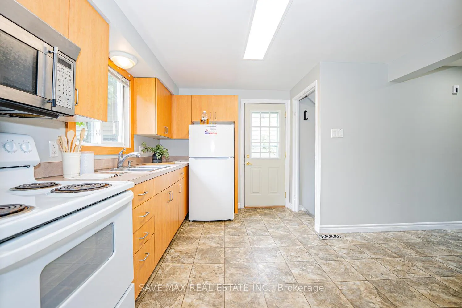 Photo 14 of 88 Harcourt Crescent, Kitchener — HOMEH