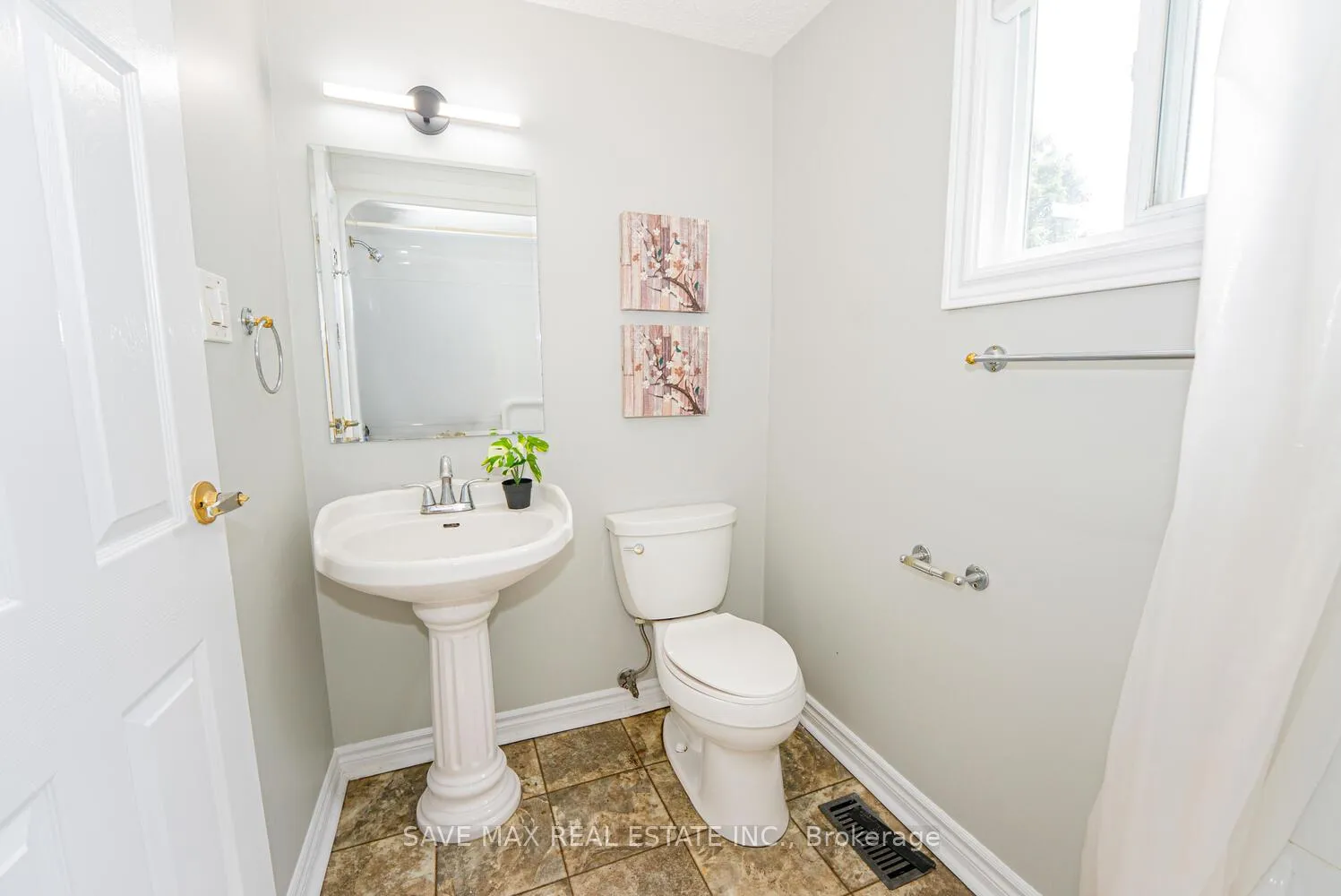 Photo 32 of 88 Harcourt Crescent, Kitchener — HOMEH