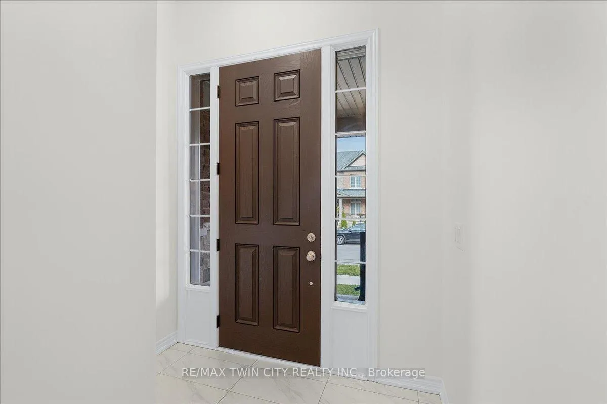 Photo 5 of 64 Grassbourne Avenue, Kitchener — HOMEH