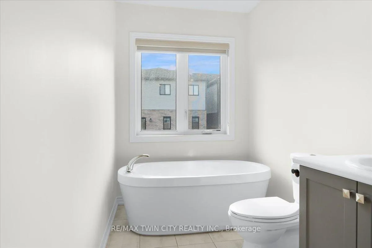 Photo 27 of 64 Grassbourne Avenue, Kitchener — HOMEH